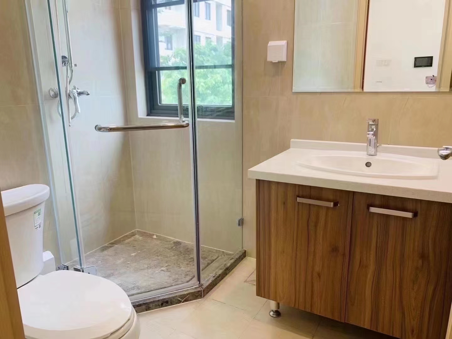 和风家园二期碧海居  4室2厅2卫   3500.00元/月室内图