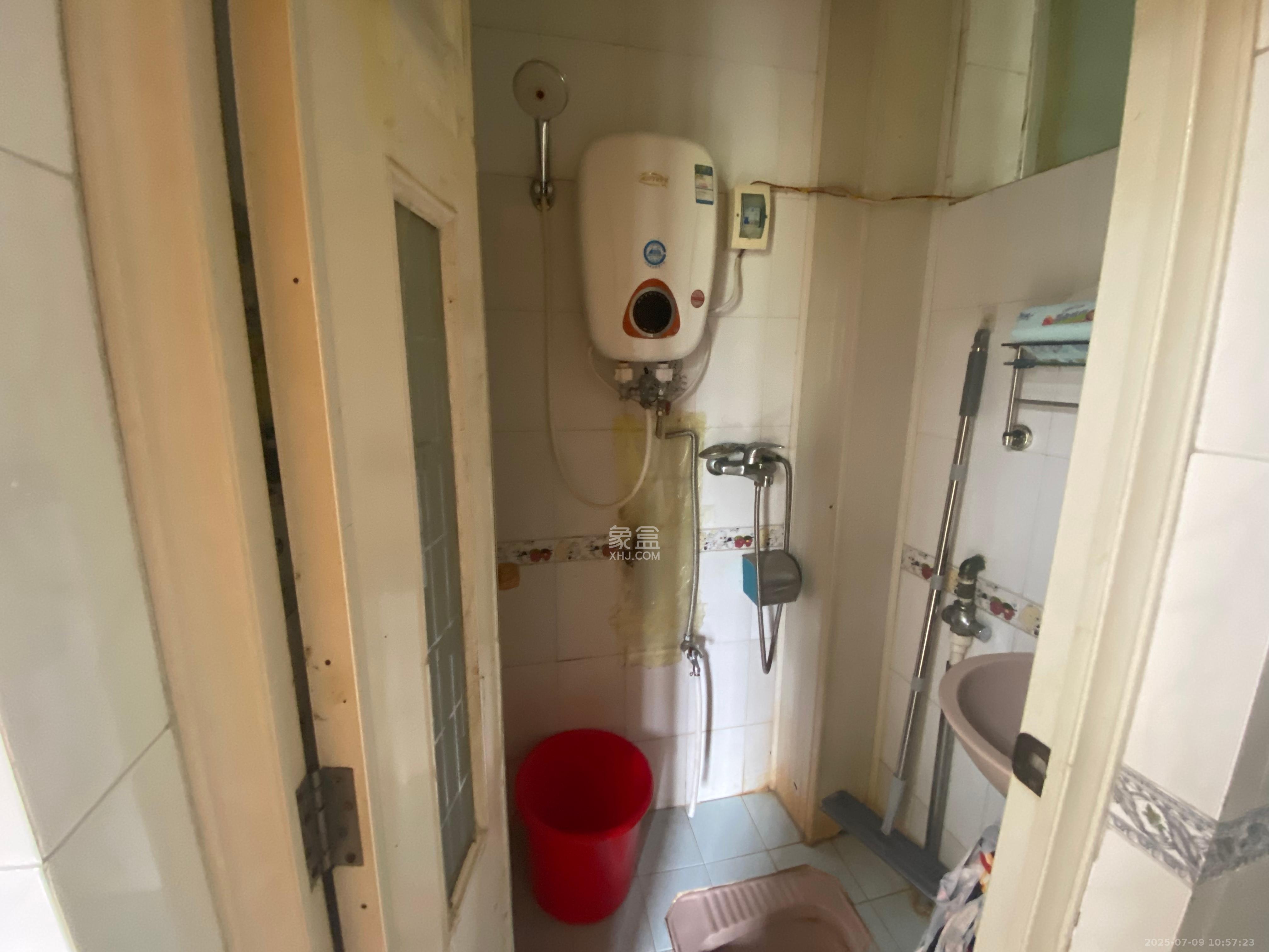 花园公寓  2室1厅1卫    2700.0元/月室内图