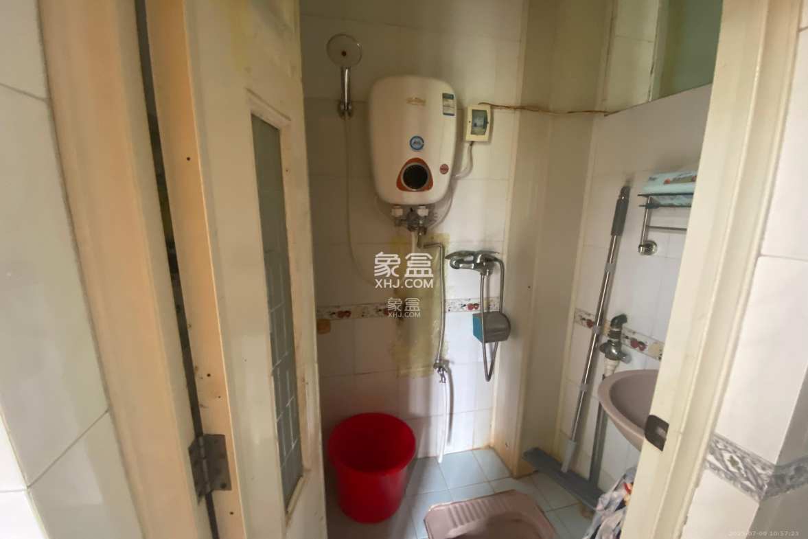 花园公寓  2室1厅1卫    2700.0元/月 花园公寓  2室1厅1卫    2700.0元/月室内图