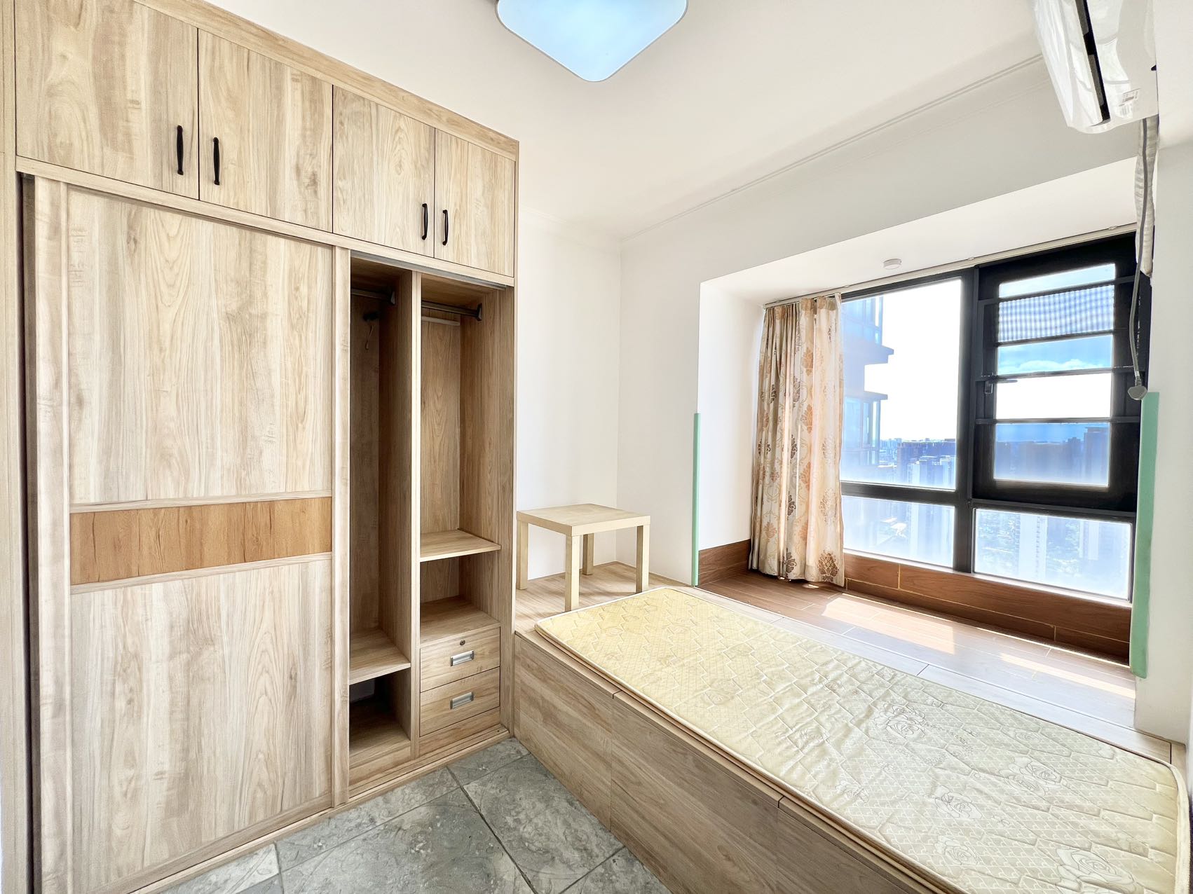 万达广场骏豪仕家(万达公馆) 3室2厅2卫 2600.0元/月 万达广场骏豪仕家(万达公馆) 3室2厅2卫 2600.0元/月室内图