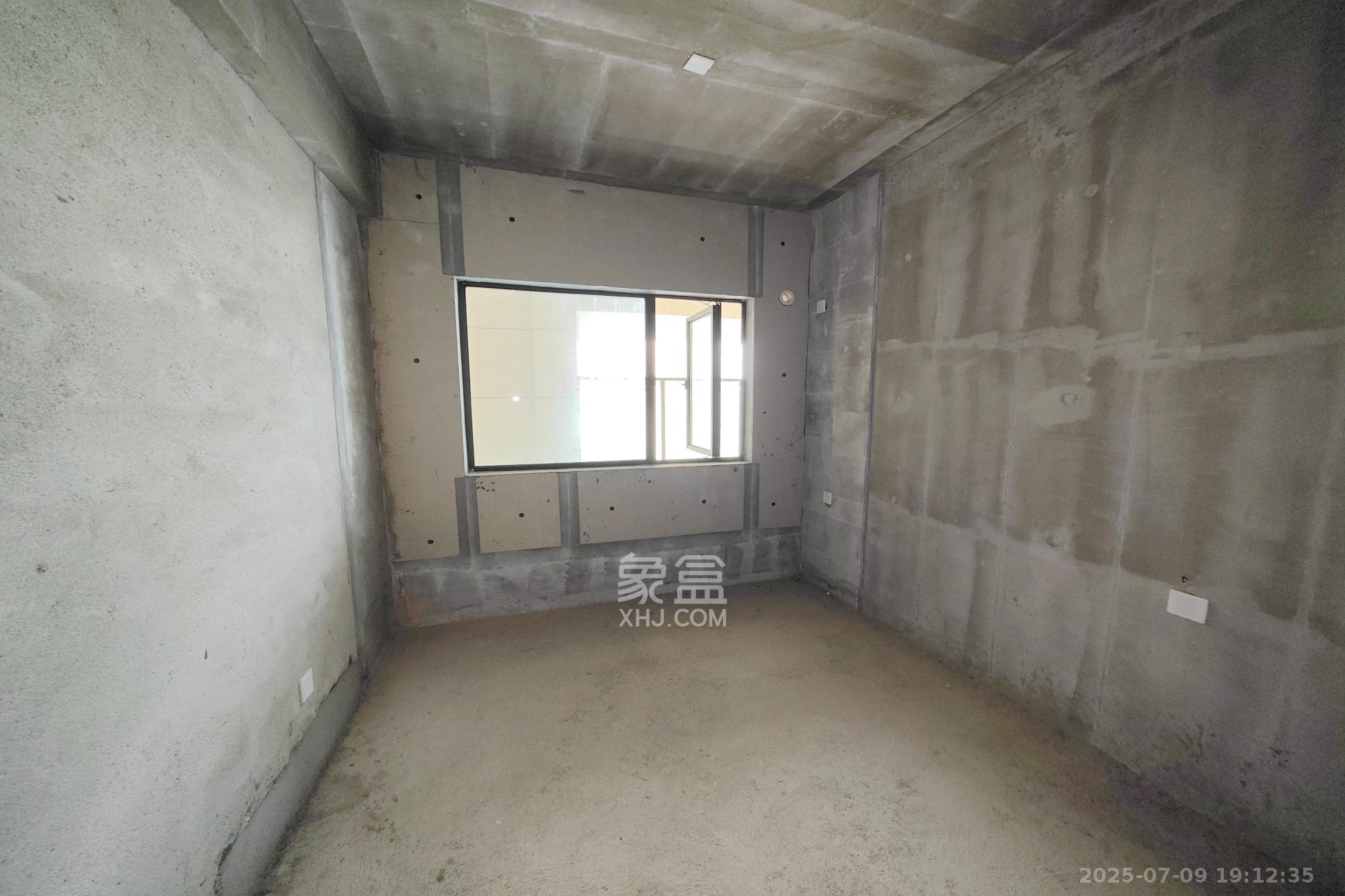 国欣向荣府  4室2厅2卫    153.0万 国欣向荣府  4室2厅2卫    153.0万卧室