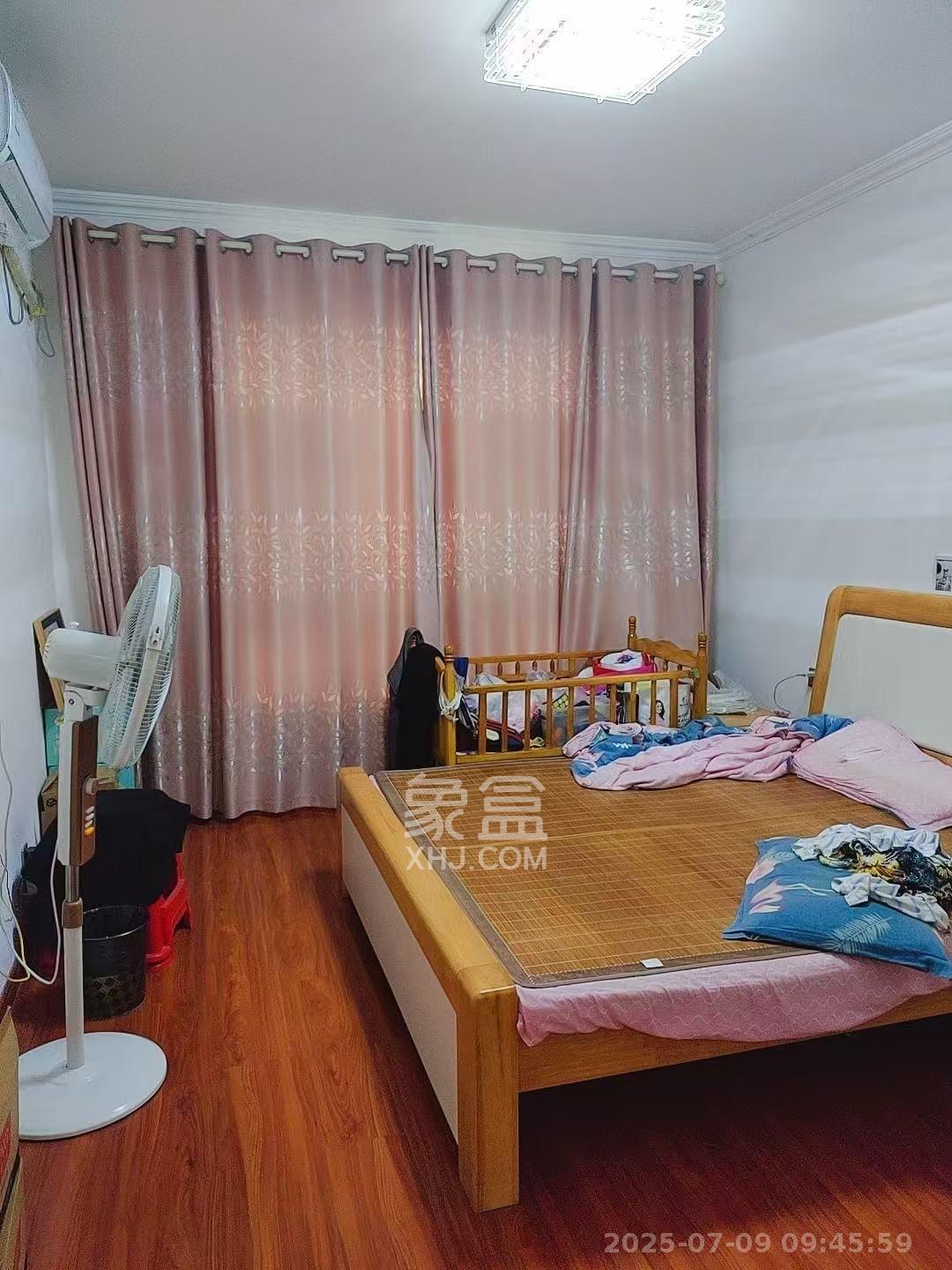 天元美居乐  3室2厅2卫   62.00万客厅