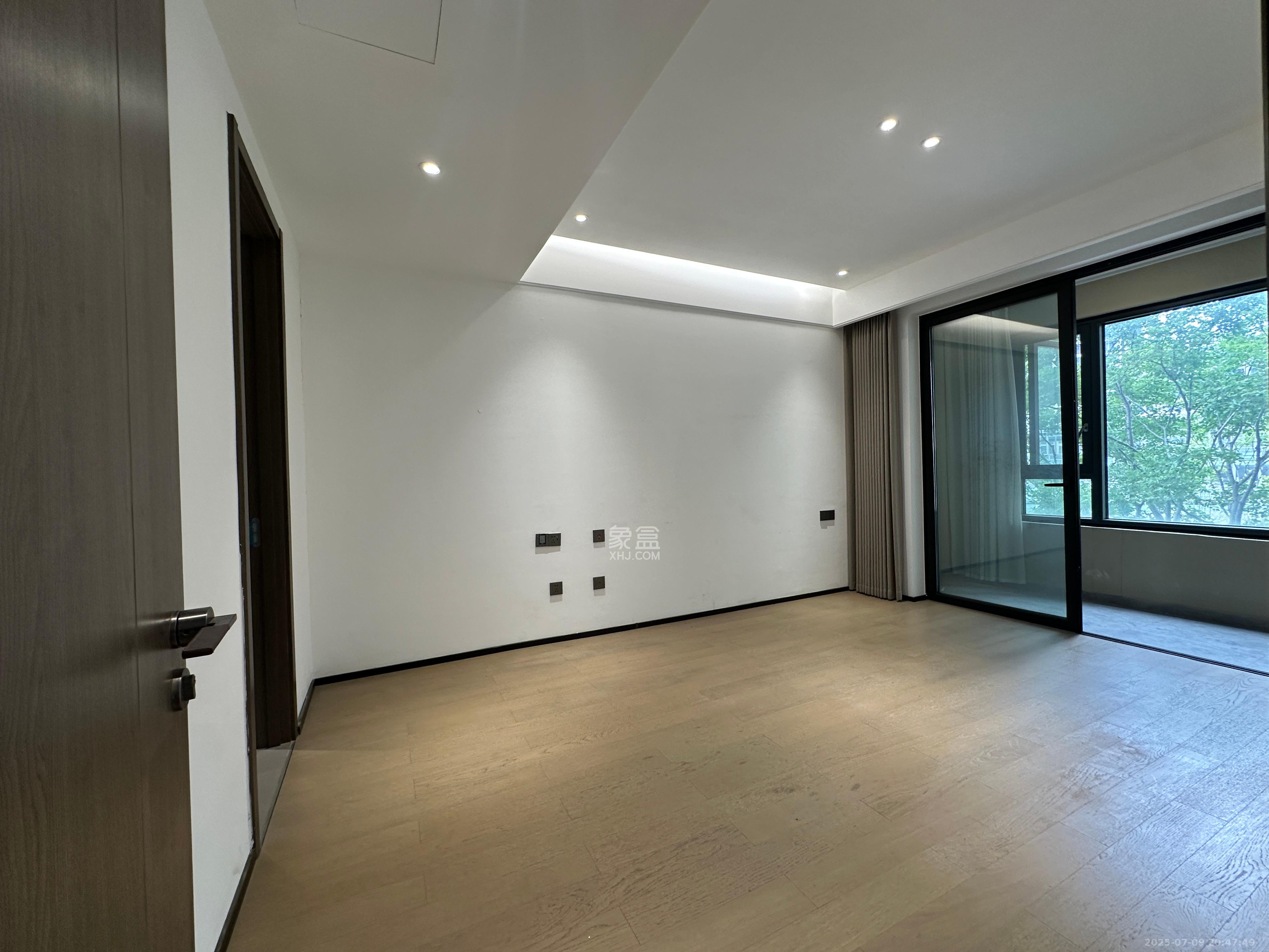 万科滨河道  4室2厅2卫    184.0万 万科滨河道  4室2厅2卫    184.0万卧室