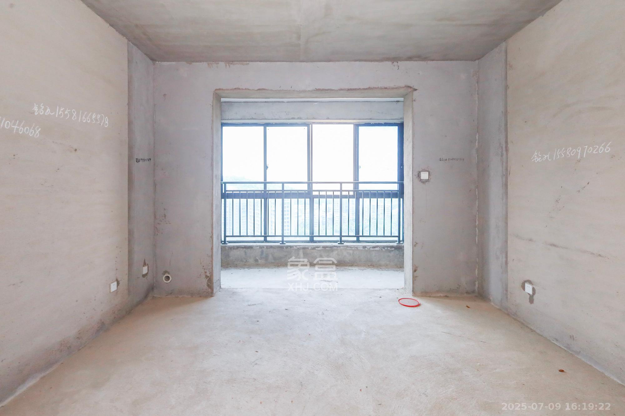 滨江海棠湾 3室2厅1卫 72.0万 滨江海棠湾 3室2厅1卫 72.0万客厅