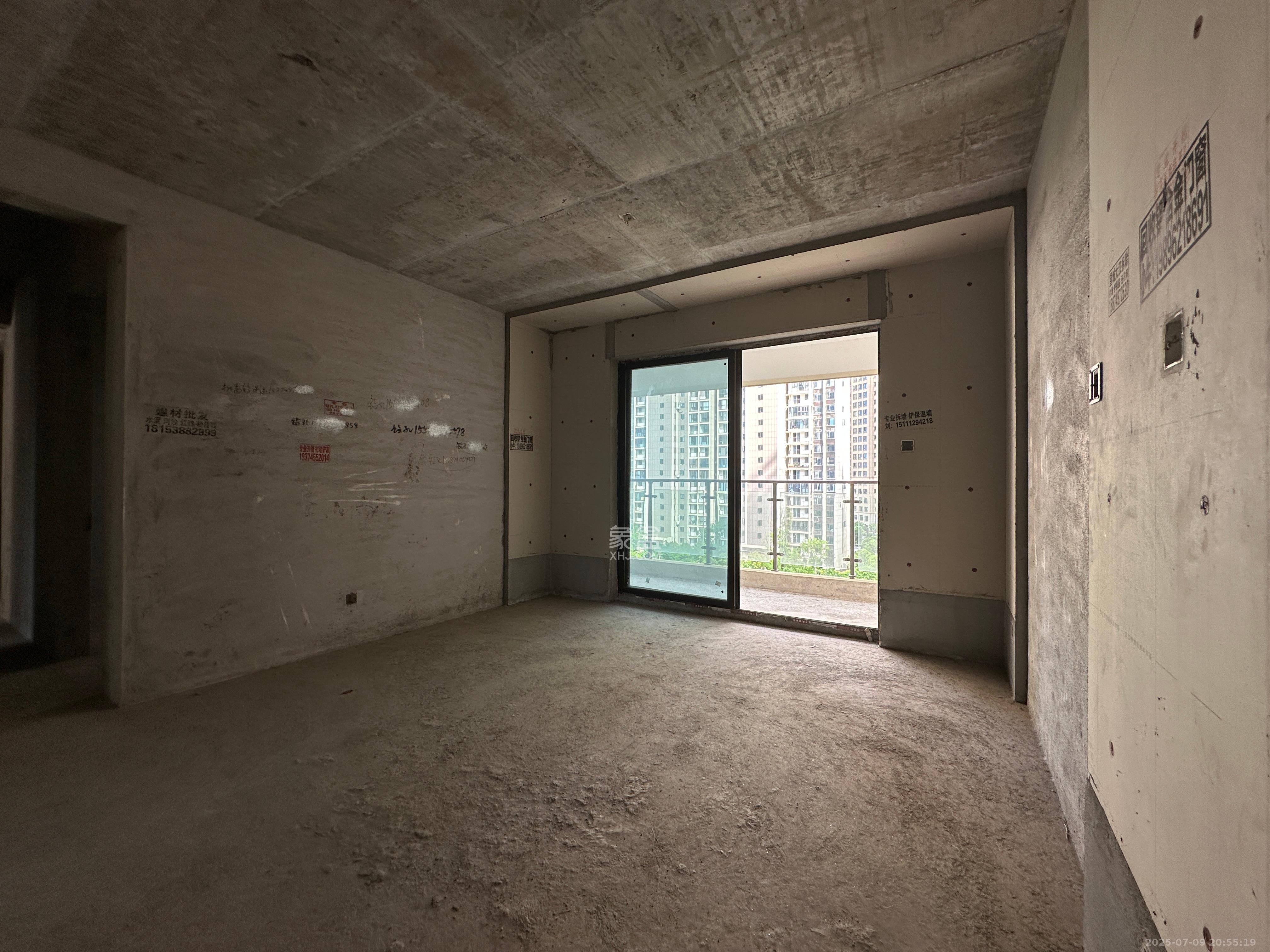 润和湘江天地D区  4室2厅2卫    147.0万 润和湘江天地D区  4室2厅2卫    147.0万客厅