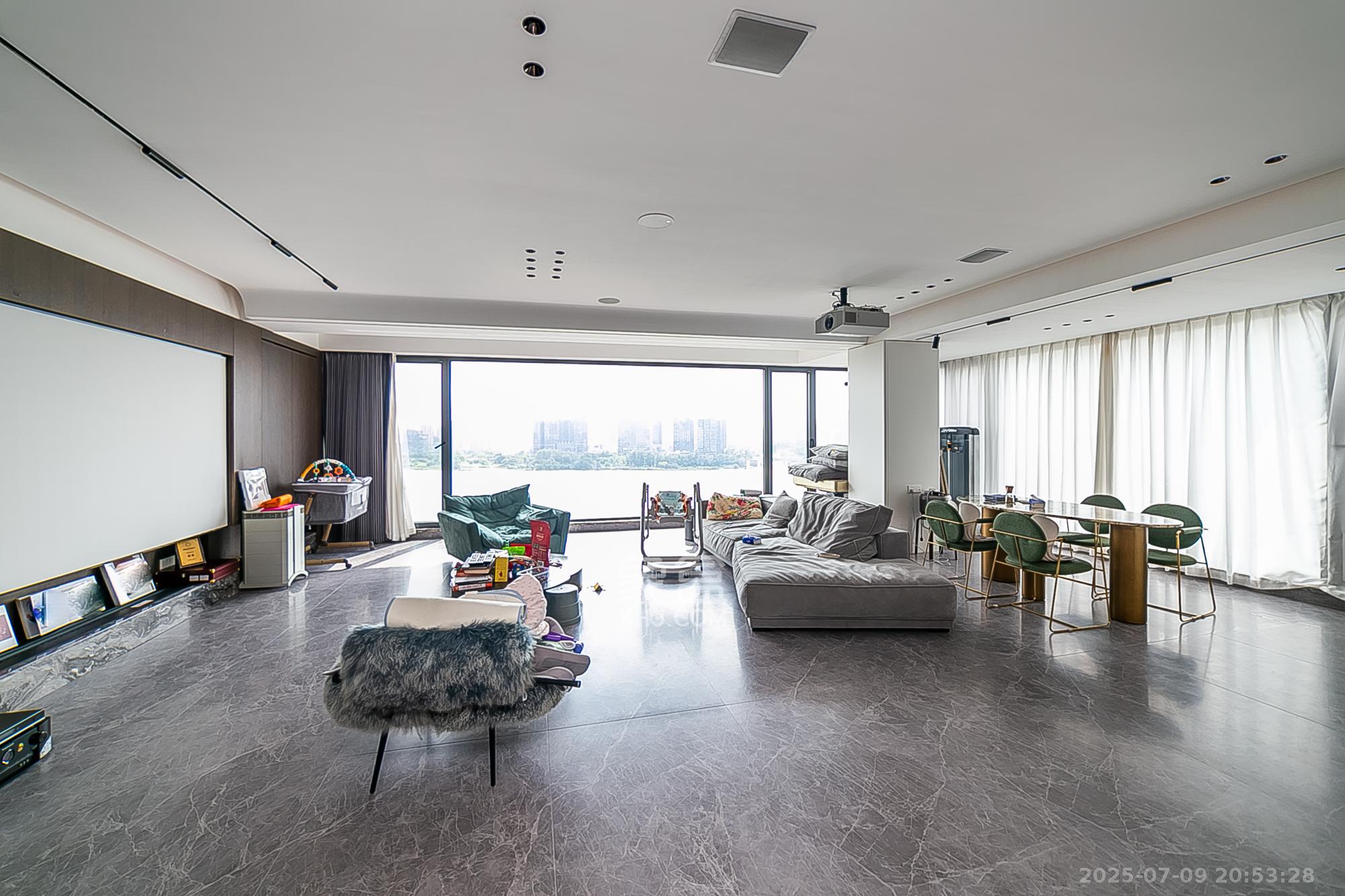 万科紫台  5室2厅4卫    650.0万 万科紫台  5室2厅4卫    650.0万