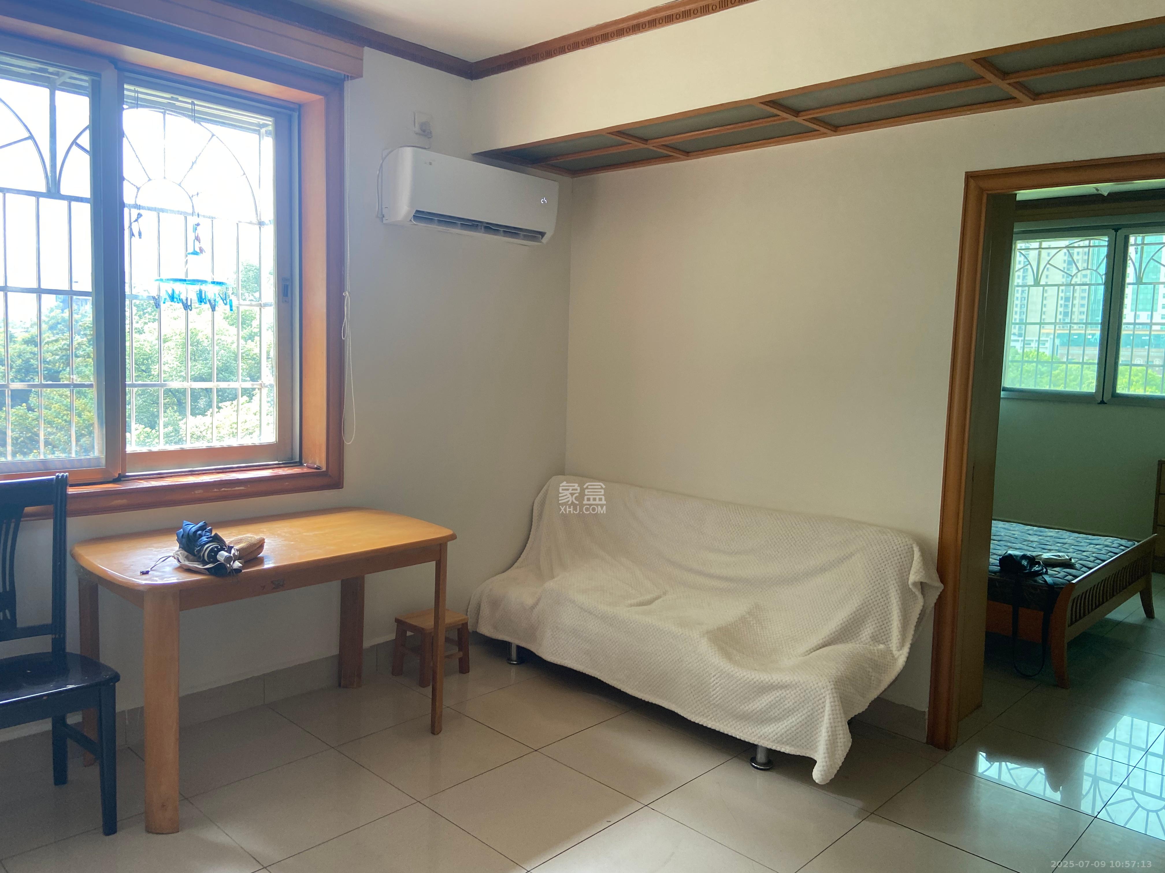 花园公寓  2室1厅1卫    2700.0元/月室内图