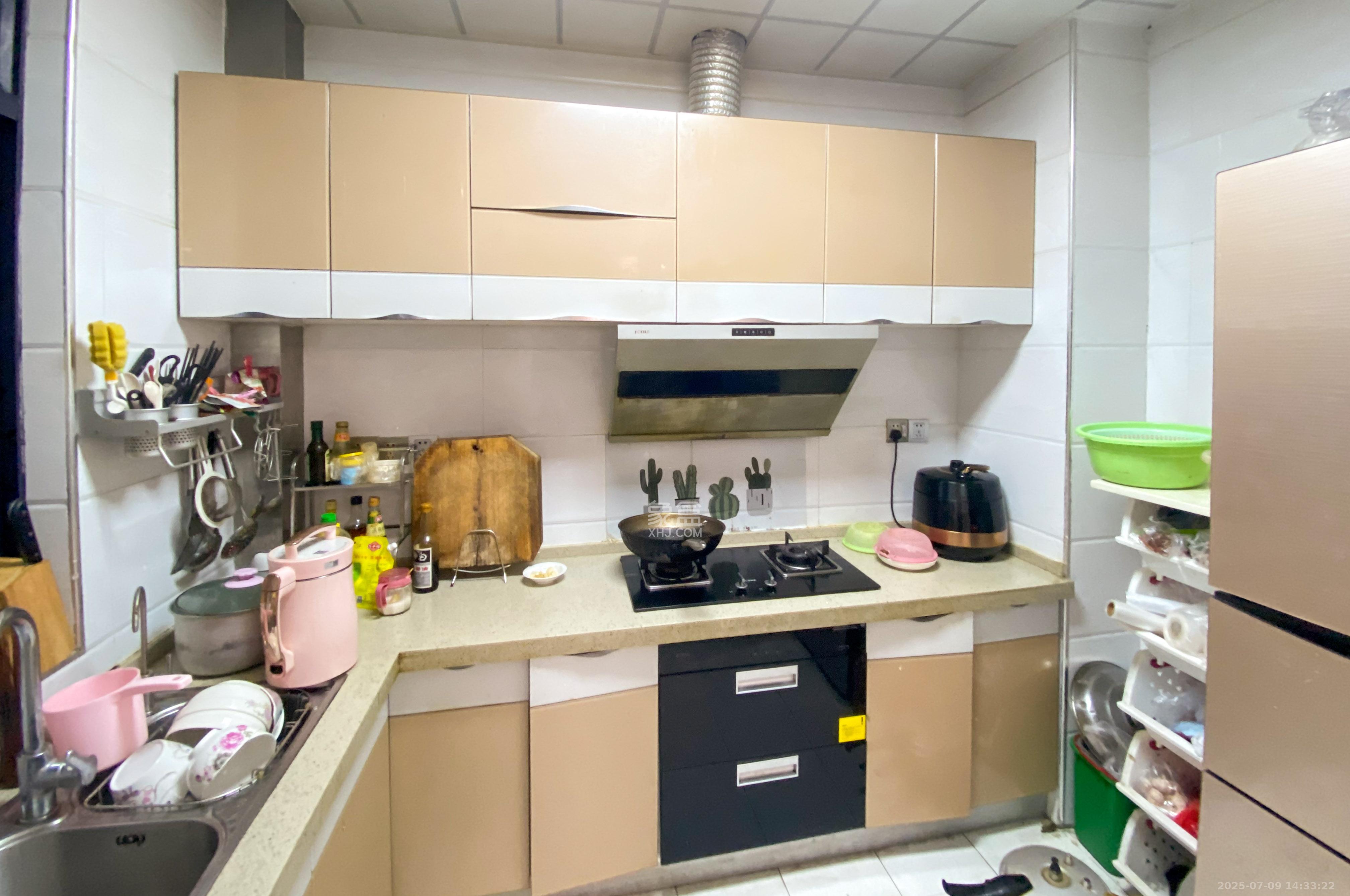 中央美郡  2室2厅1卫    93.8万 中央美郡  2室2厅1卫    93.8万厨房