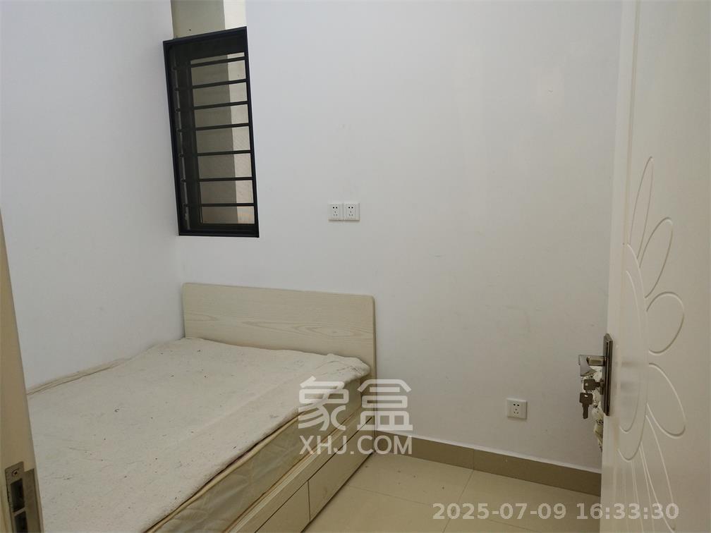 阳光100三期  1室0厅0卫   1800.00元/月室内图