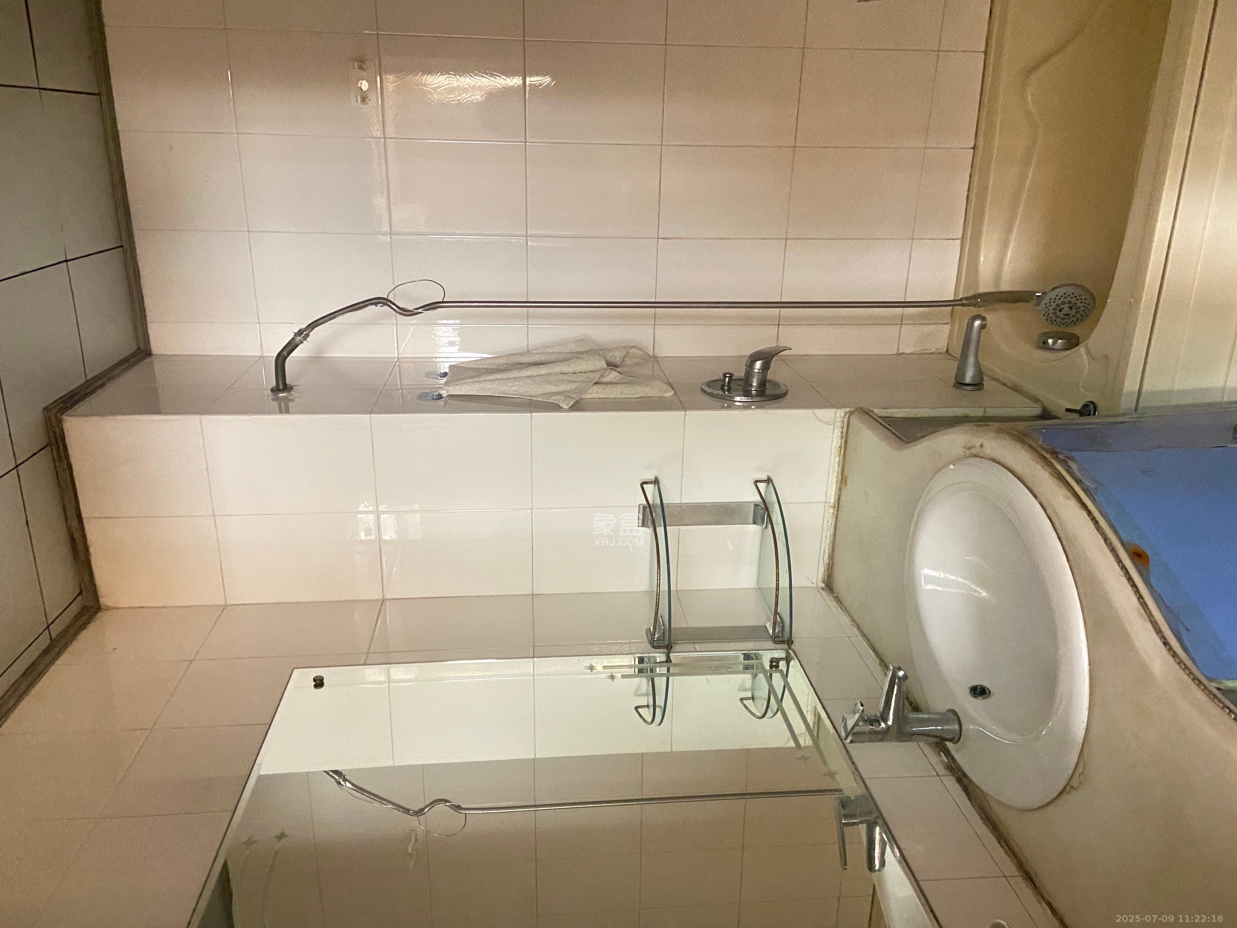 雄海花园 3室2厅2卫 2700.0元/月 雄海花园 3室2厅2卫 2700.0元/月室内图