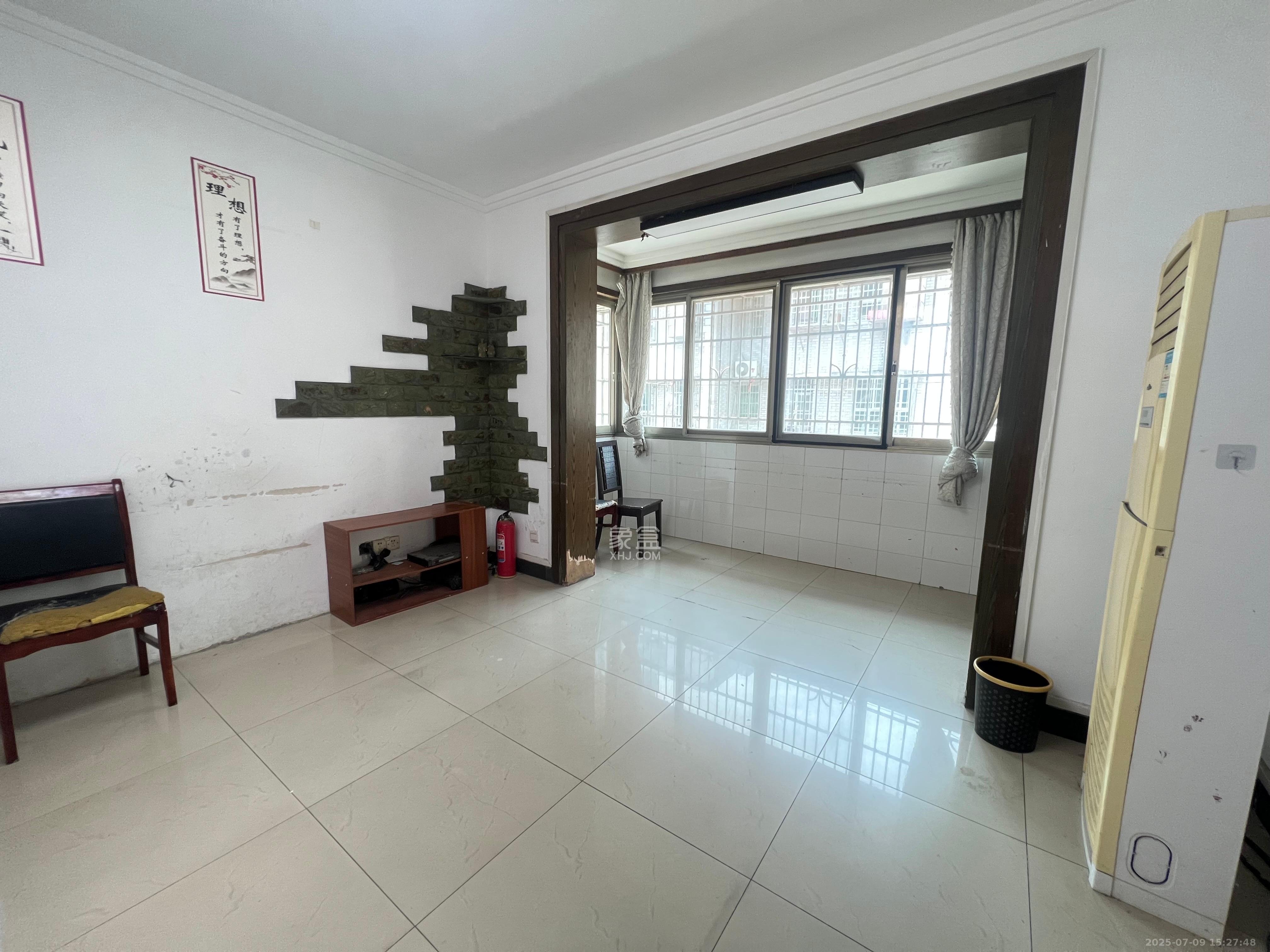 岳北社区 2室2厅1卫 2000.0元/月 岳北社区 2室2厅1卫 2000.0元/月室内图