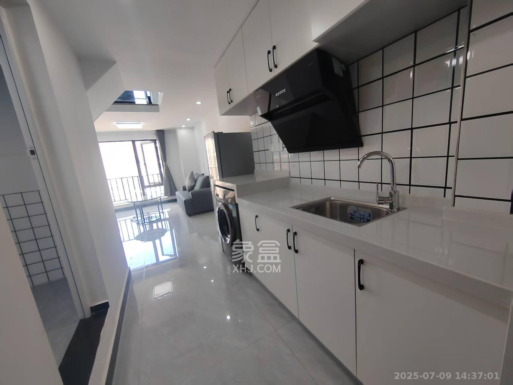 卓越江岸  2室1厅1卫   2500.00元/月室内图