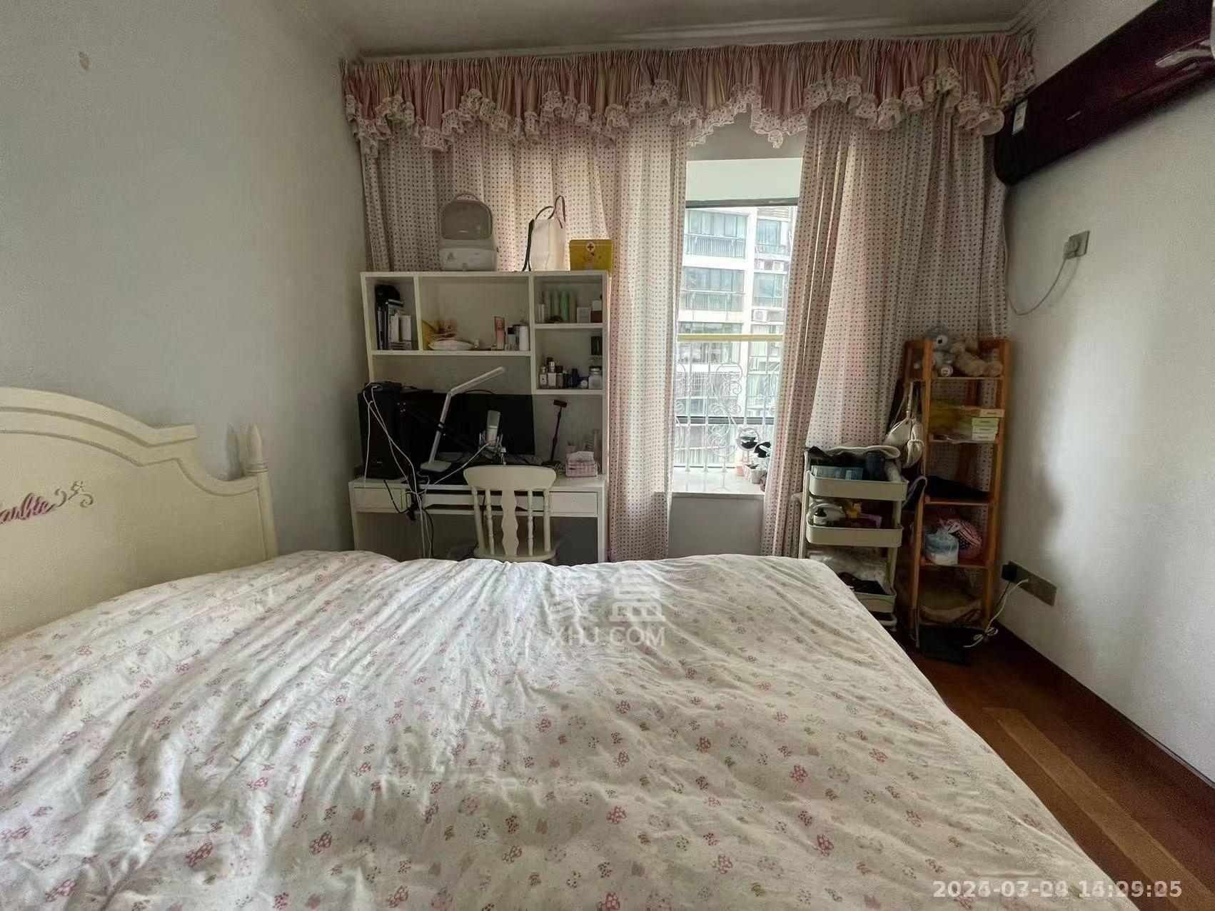 城市风景 4室2厅2卫 2800.00元/月 城市风景 4室2厅2卫 2800.00元/月室内图