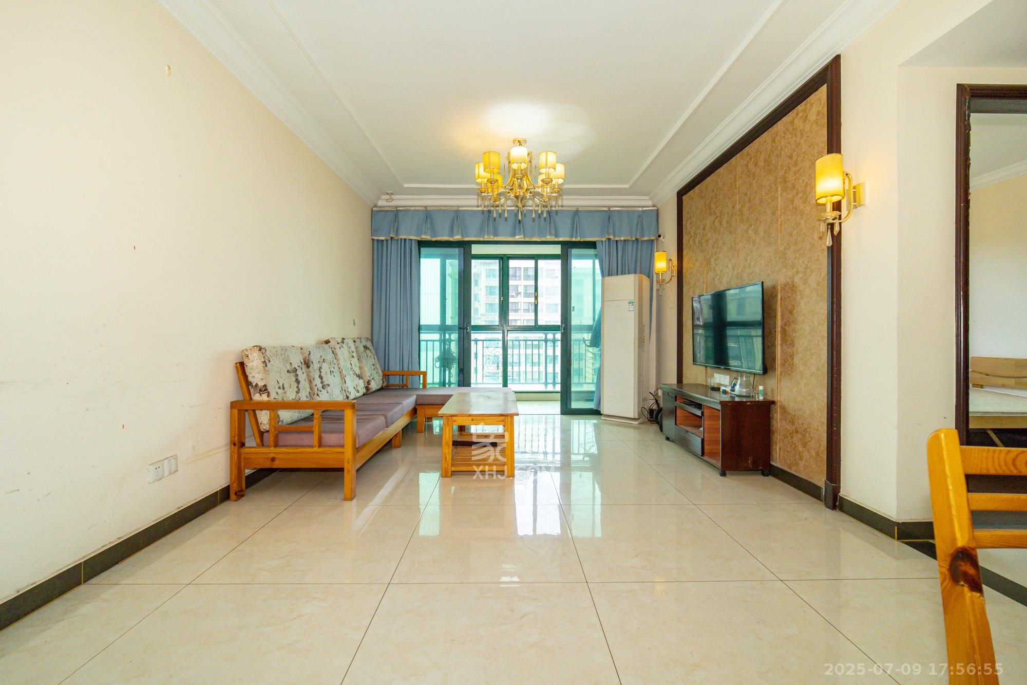 恒大翡翠华庭 3室2厅2卫 98.0万 恒大翡翠华庭 3室2厅2卫 98.0万客厅