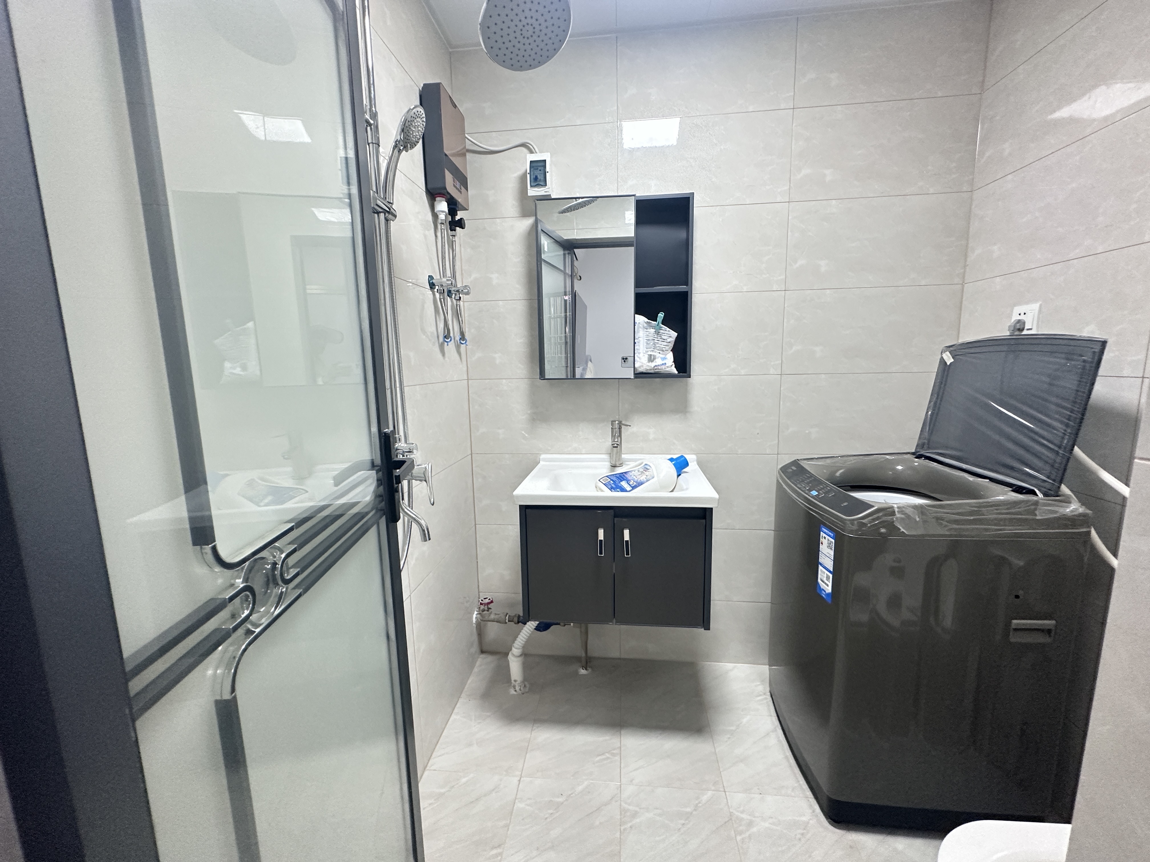 侨企大厦 1室1厅1卫 28.0万 侨企大厦 1室1厅1卫 28.0万客厅