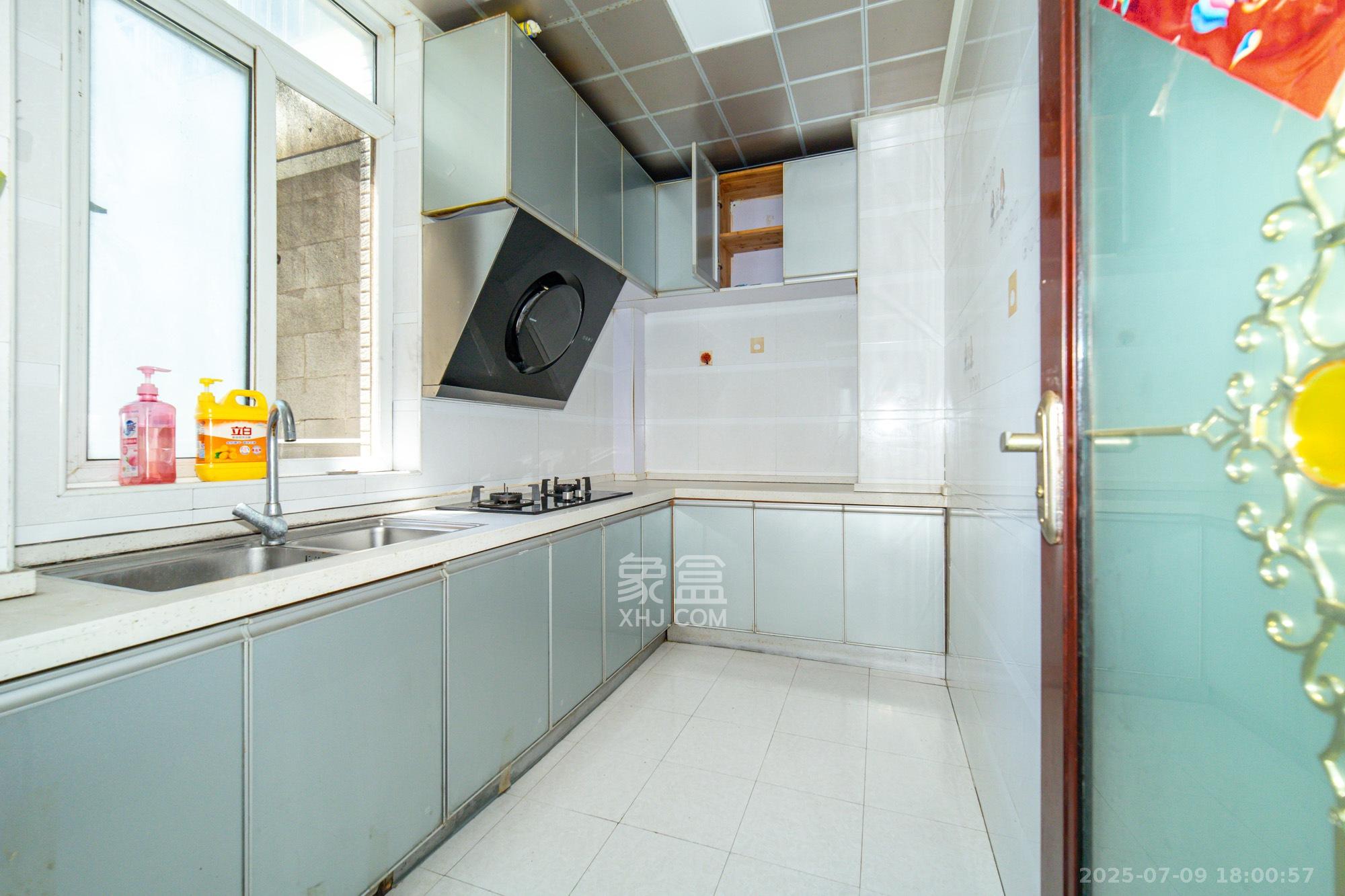 楚天世纪城东苑 2室2厅1卫 56.0万 楚天世纪城东苑 2室2厅1卫 56.0万厨房