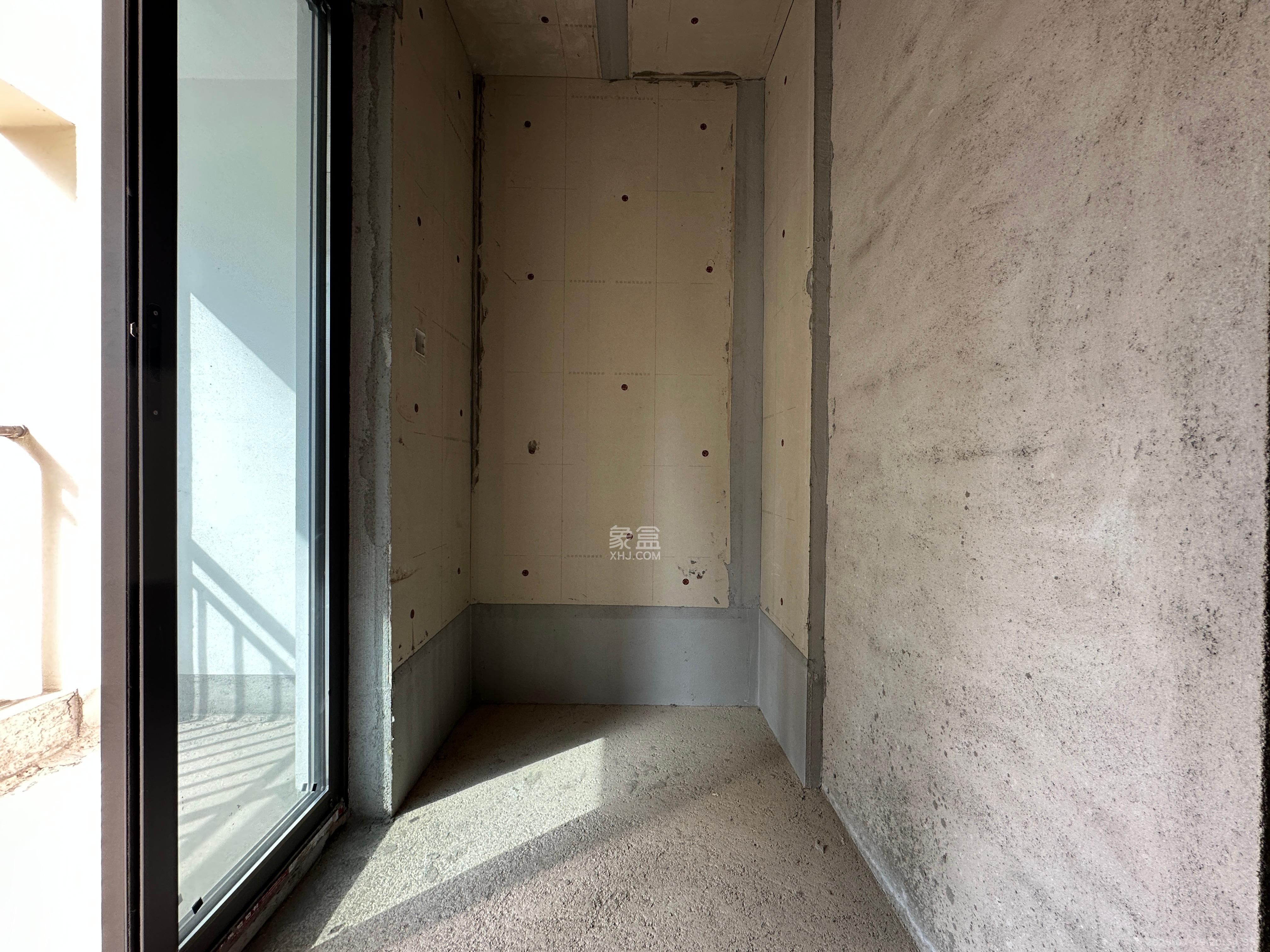 润和湘江天地D区  4室2厅2卫    147.0万 润和湘江天地D区  4室2厅2卫    147.0万卧室