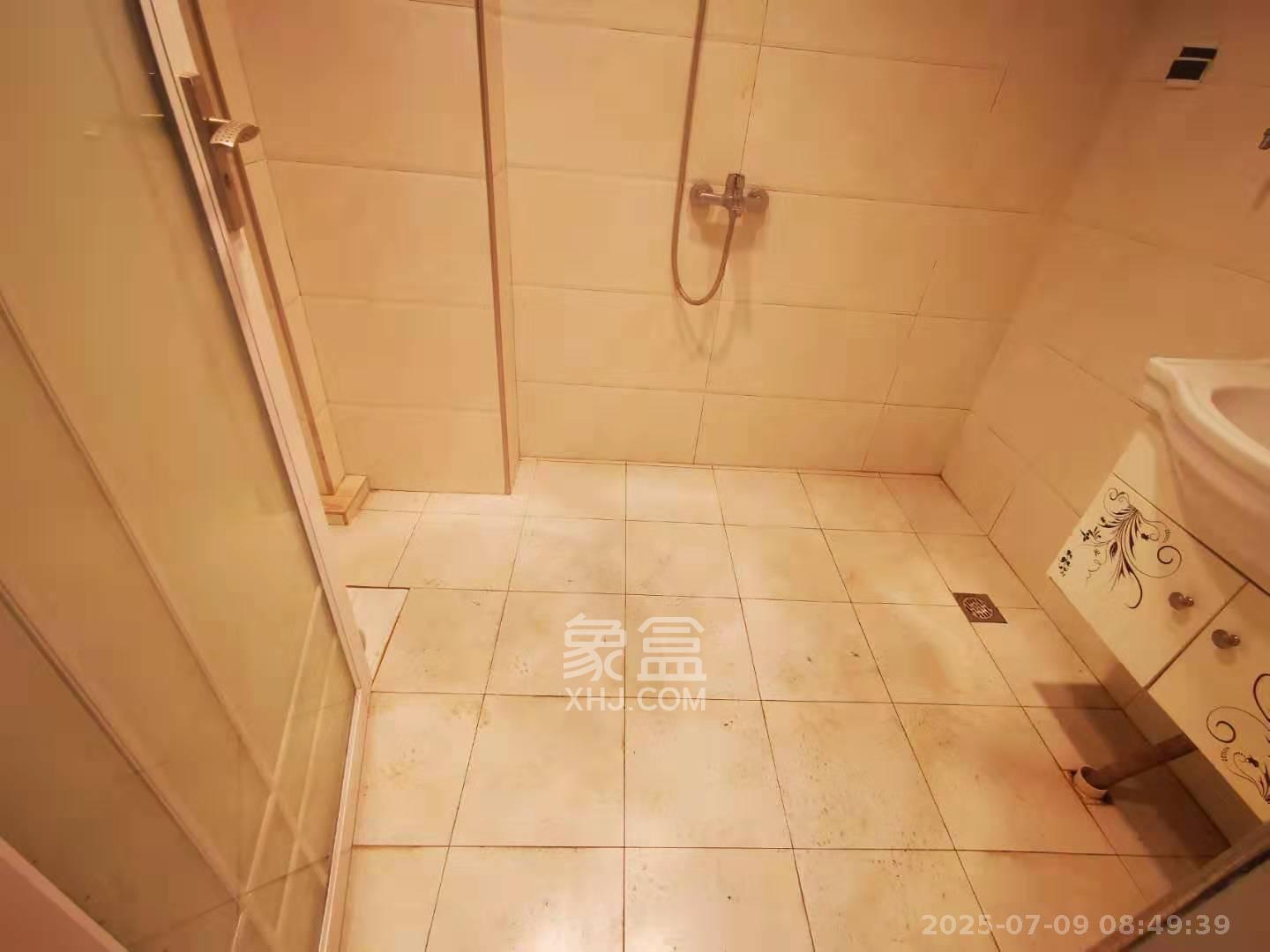 保利麓谷林语I区  1室1厅1卫   1350.00元/月室内图