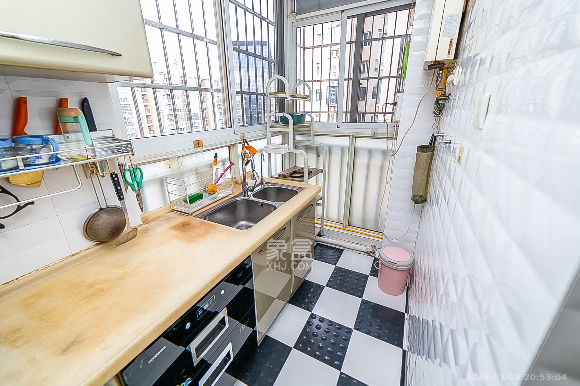 金碧文华  3室2厅2卫    84.0万厨房