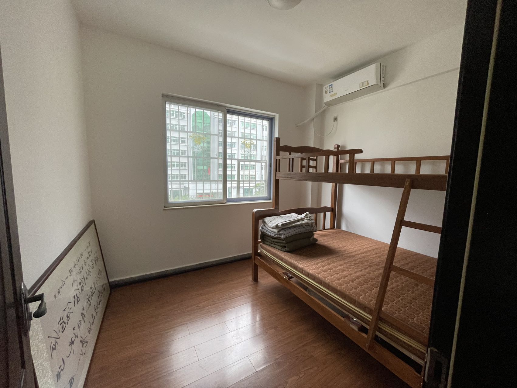 滨江花园(青年路)  2室2厅1卫    105.0万 滨江花园(青年路)  2室2厅1卫    105.0万客厅