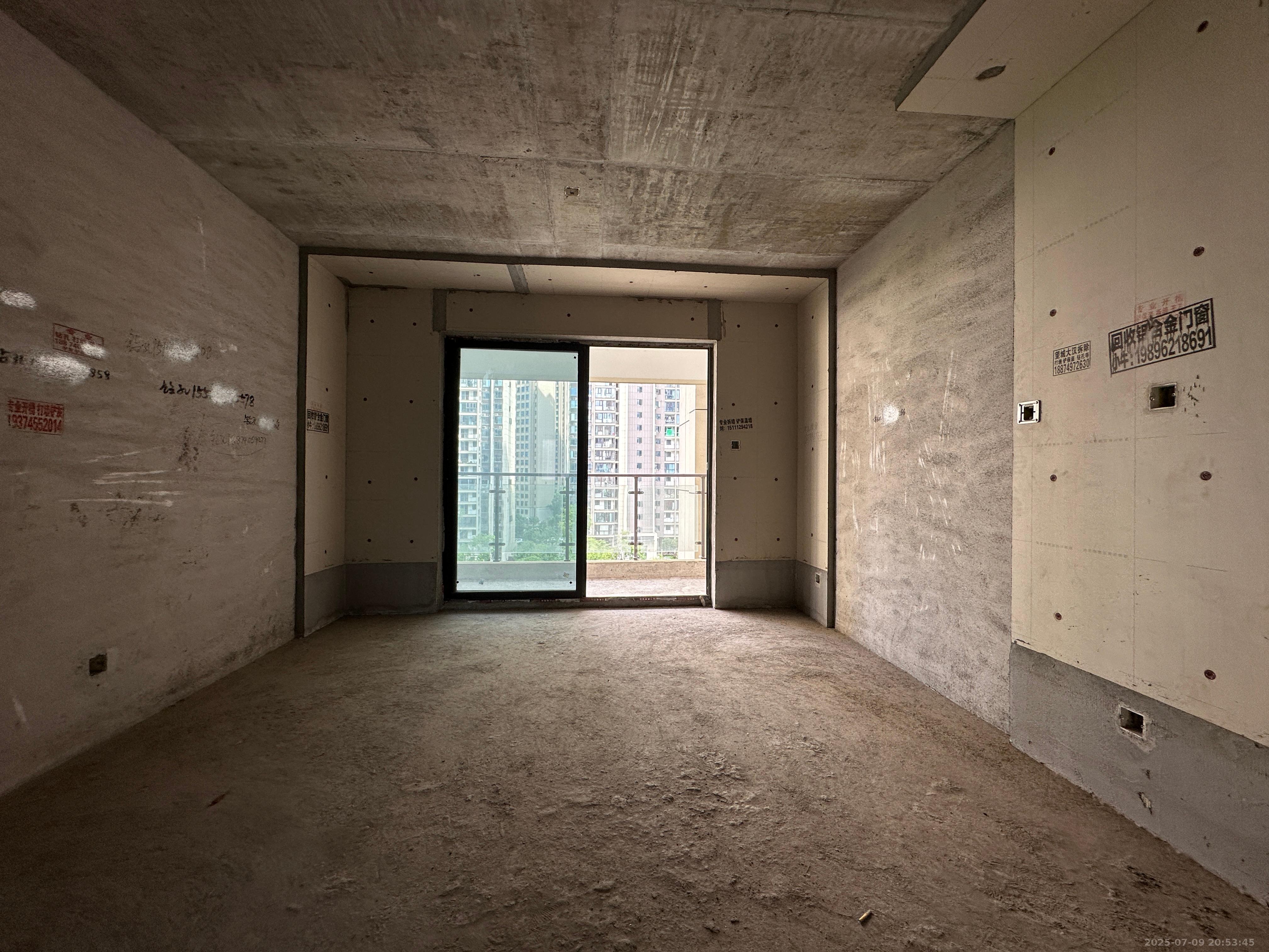 润和湘江天地D区  4室2厅2卫    147.0万 润和湘江天地D区  4室2厅2卫    147.0万客厅