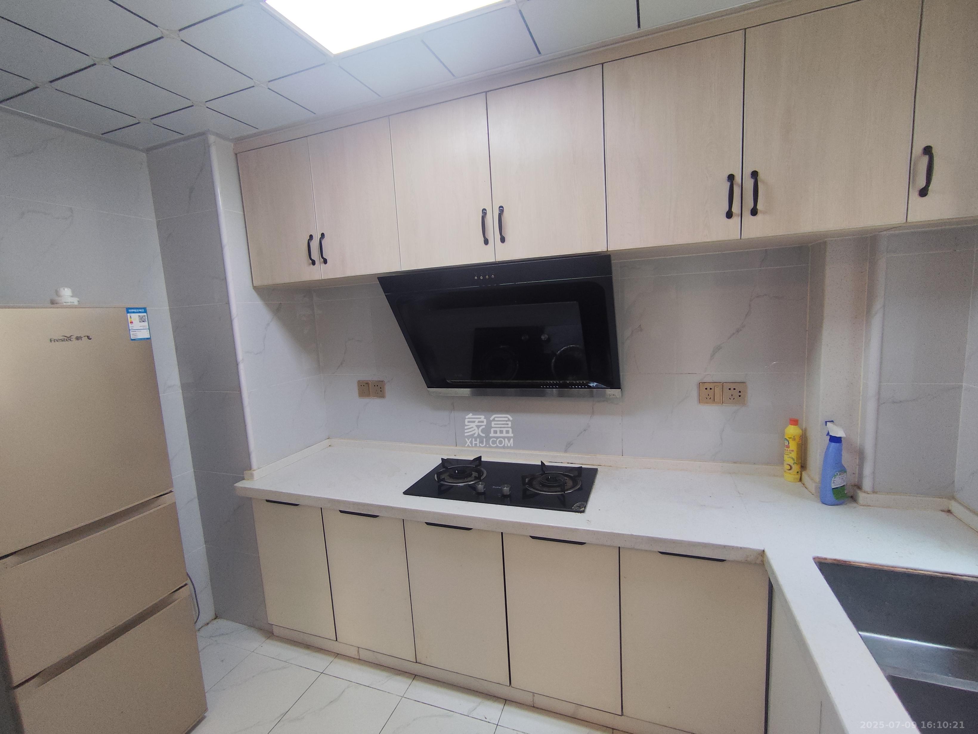 长房云时代  3室2厅2卫    3000.0元/月室内图