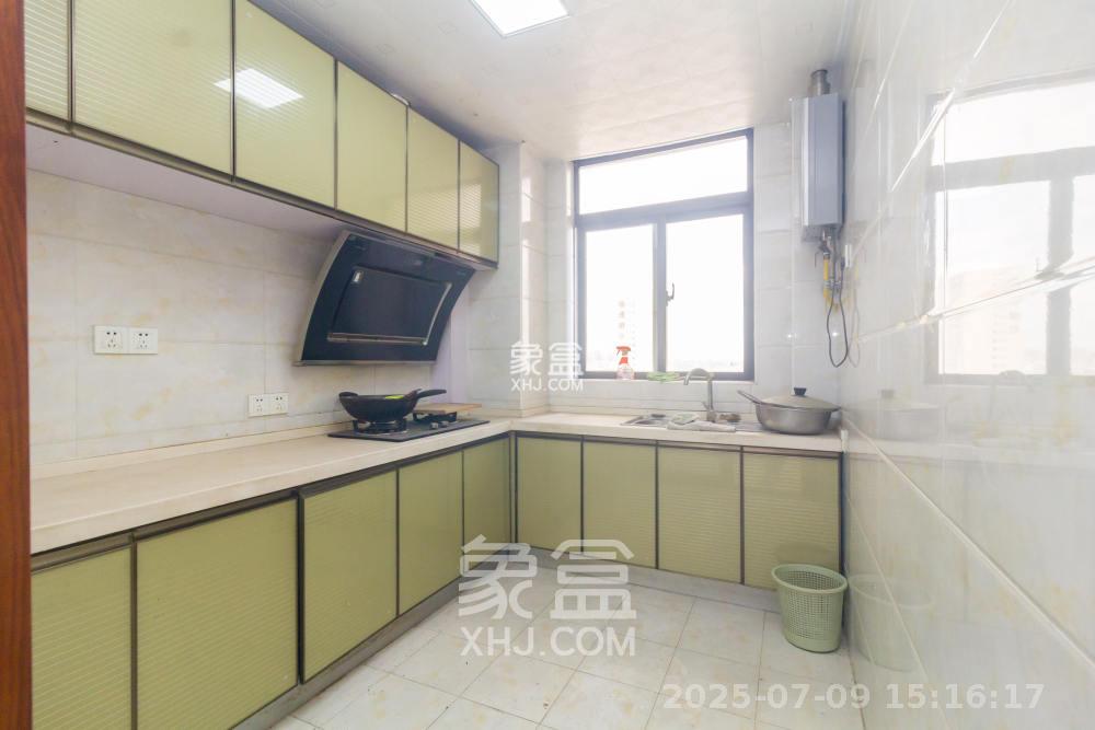 东岸城邦  4室2厅2卫   2800.00元/月室内图
