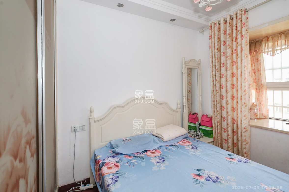 德润园  3室2厅1卫    65.0万 德润园  3室2厅1卫    65.0万卧室