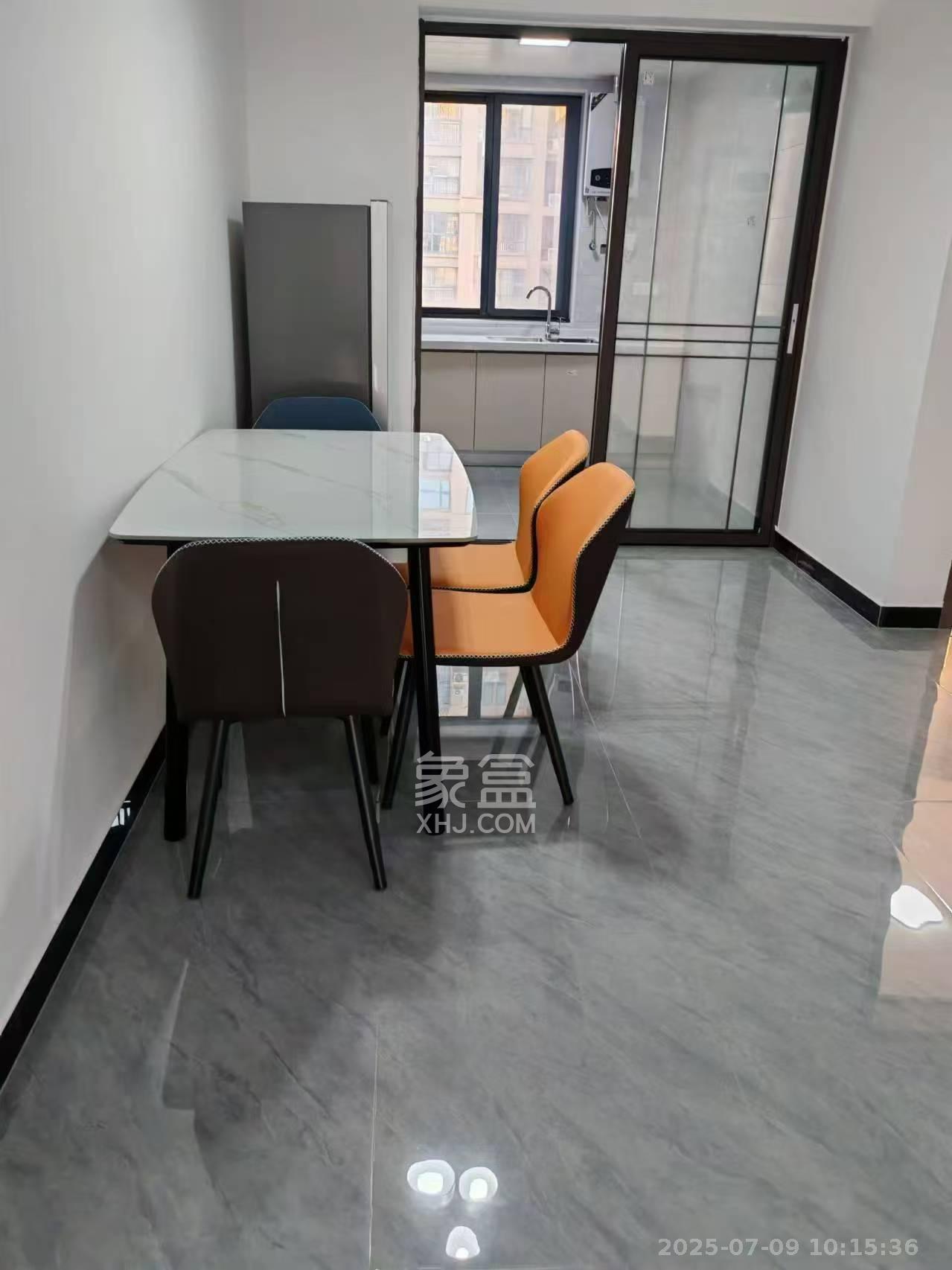 中建麓山和苑  3室2厅2卫   2300.00元/月室内图
