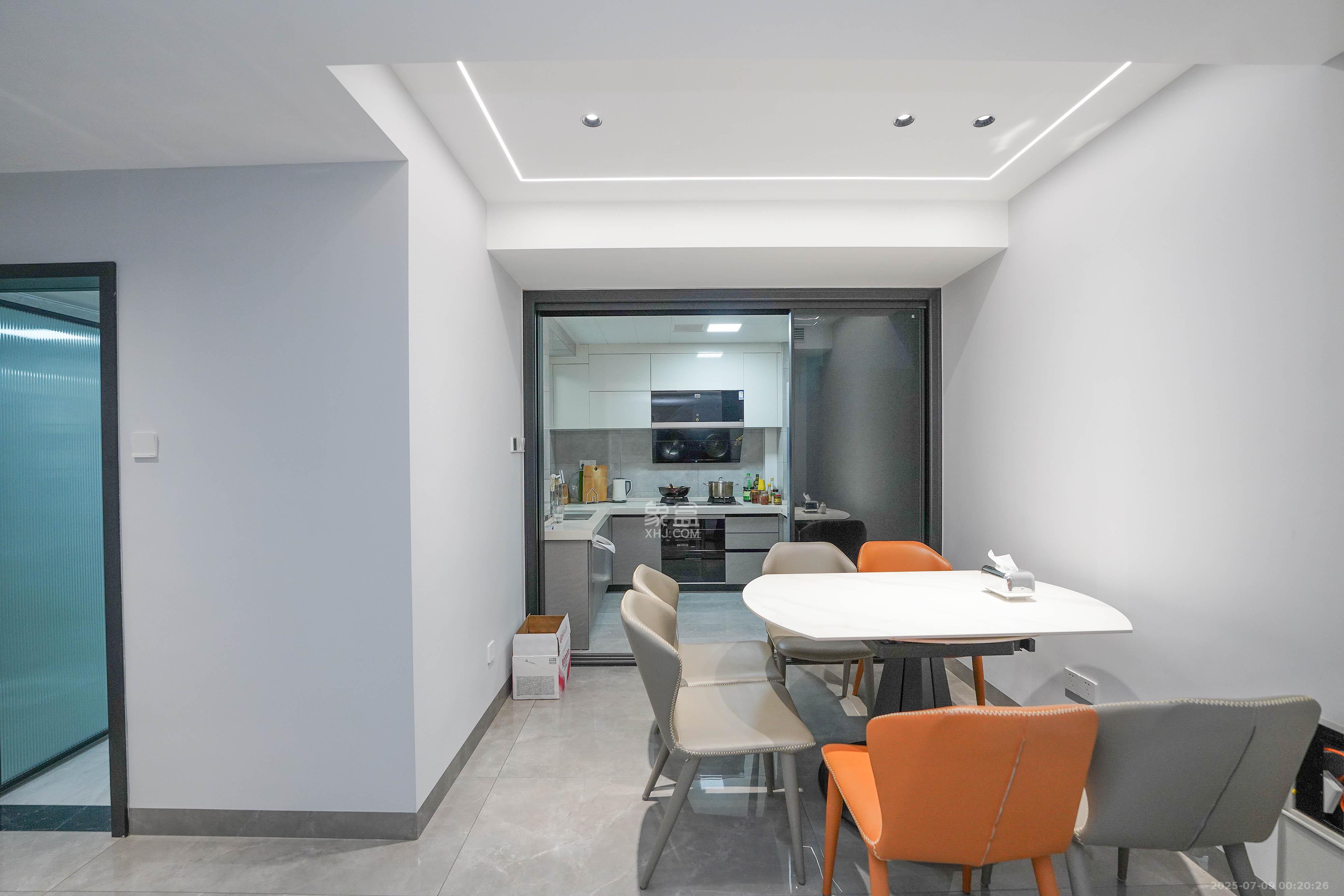 五矿万境蓝山 5室2厅2卫 165.0万 五矿万境蓝山 5室2厅2卫 165.0万客厅