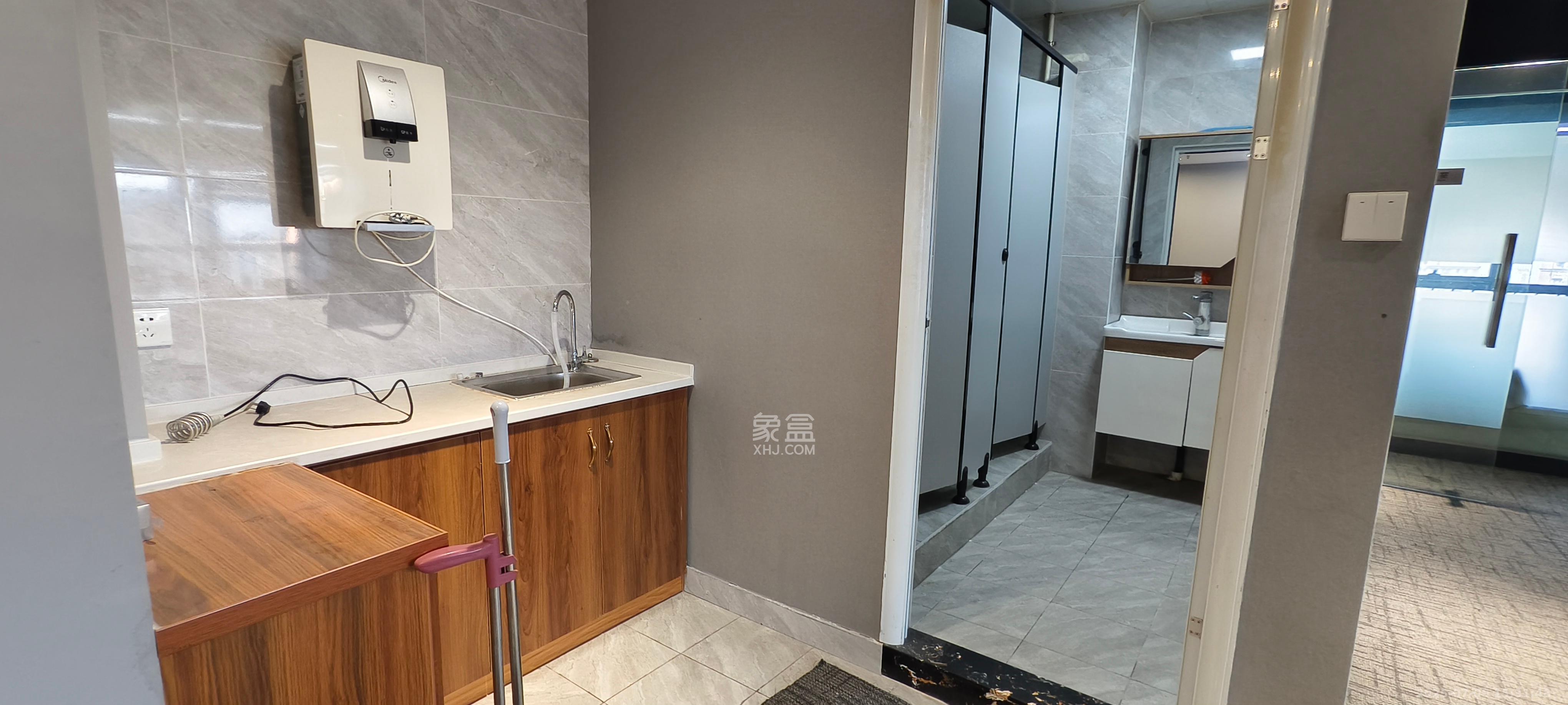 第六都（陆都小区）  1室1厅1卫    1800.0元/月室内图