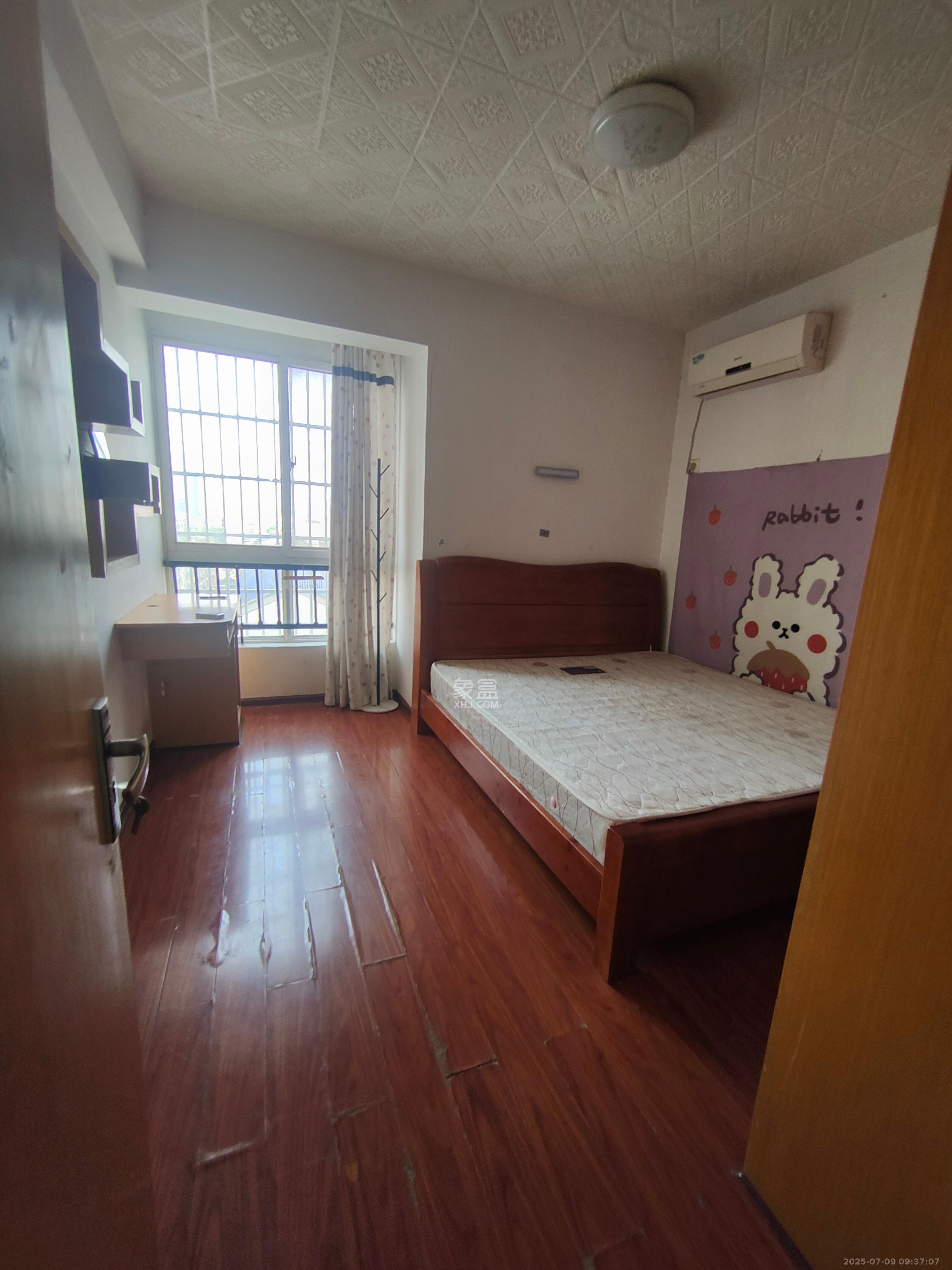 山水华景 3室2厅1卫 2400.0元/月 山水华景 3室2厅1卫 2400.0元/月室内图