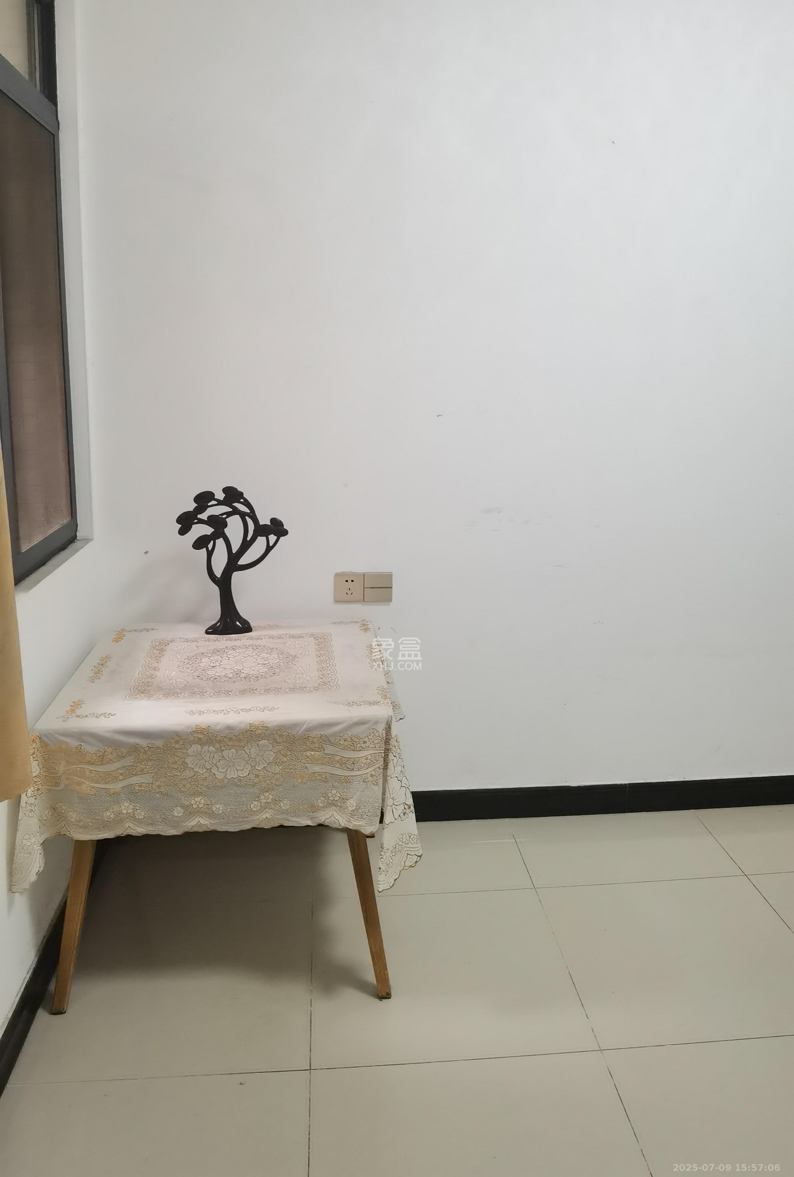 香芙嘉园（广铁湘府嘉园）  2室1厅1卫   1700.00元/月室内图