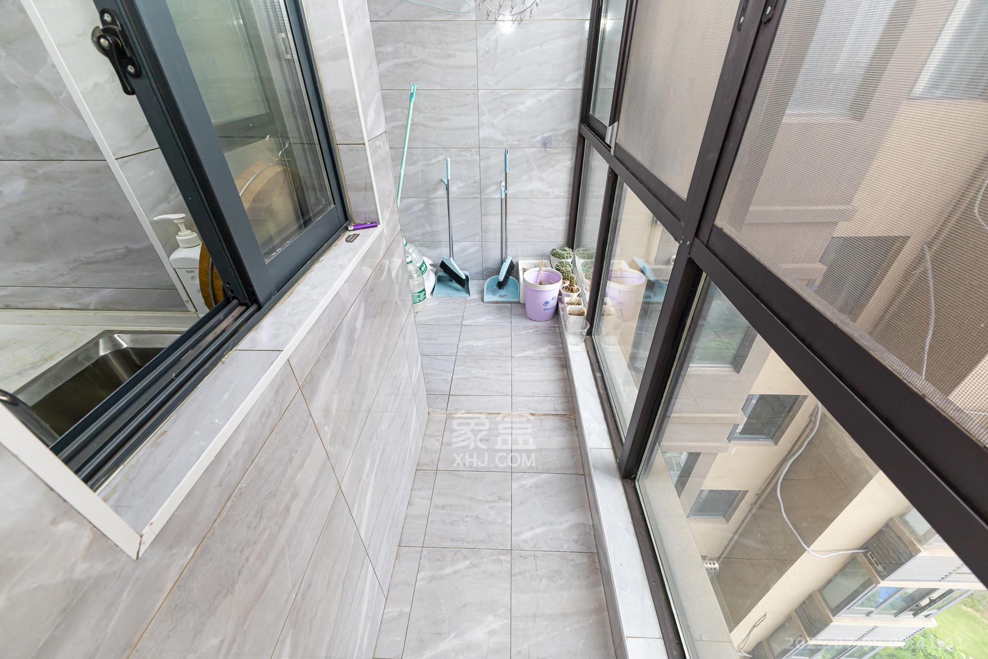 勤诚达境界城 3室2厅2卫 88.0万 勤诚达境界城 3室2厅2卫 88.0万阳台