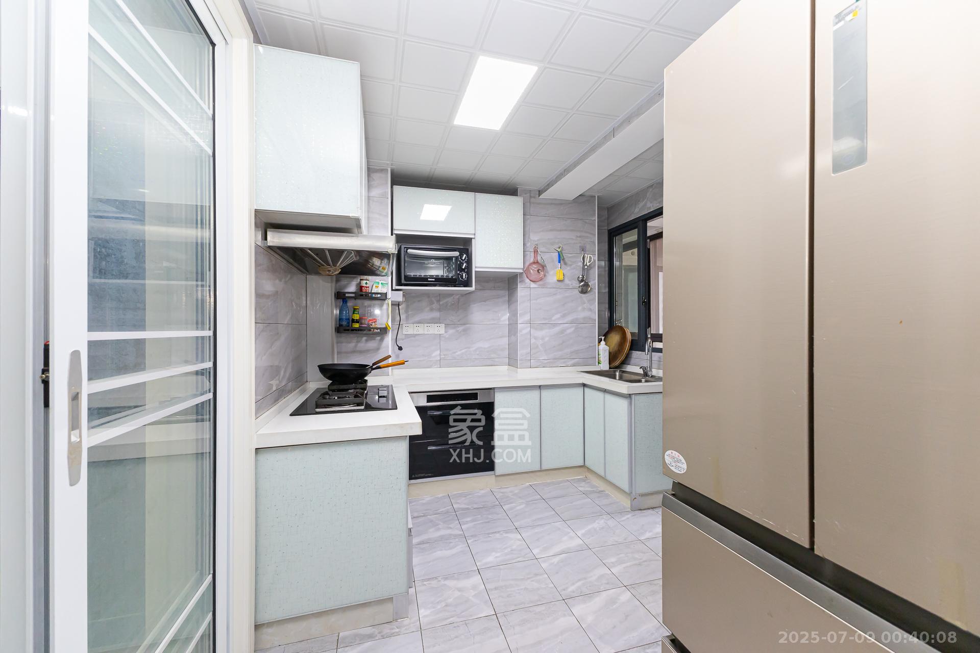 勤诚达境界城 3室2厅2卫 88.0万 勤诚达境界城 3室2厅2卫 88.0万厨房