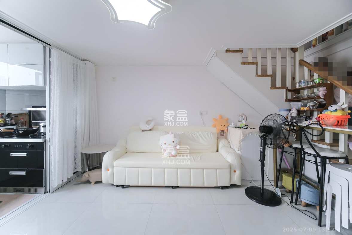 艾美潇湘  1室1厅1卫    28.8万 艾美潇湘  1室1厅1卫    28.8万客厅