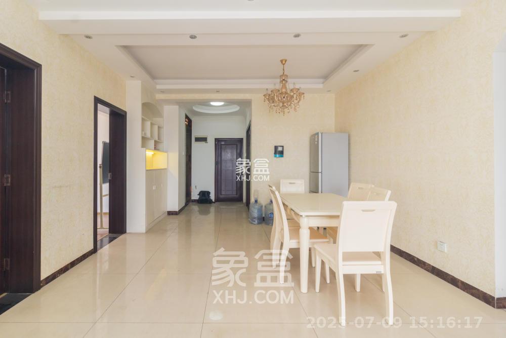 东岸城邦  4室2厅2卫   2800.00元/月室内图