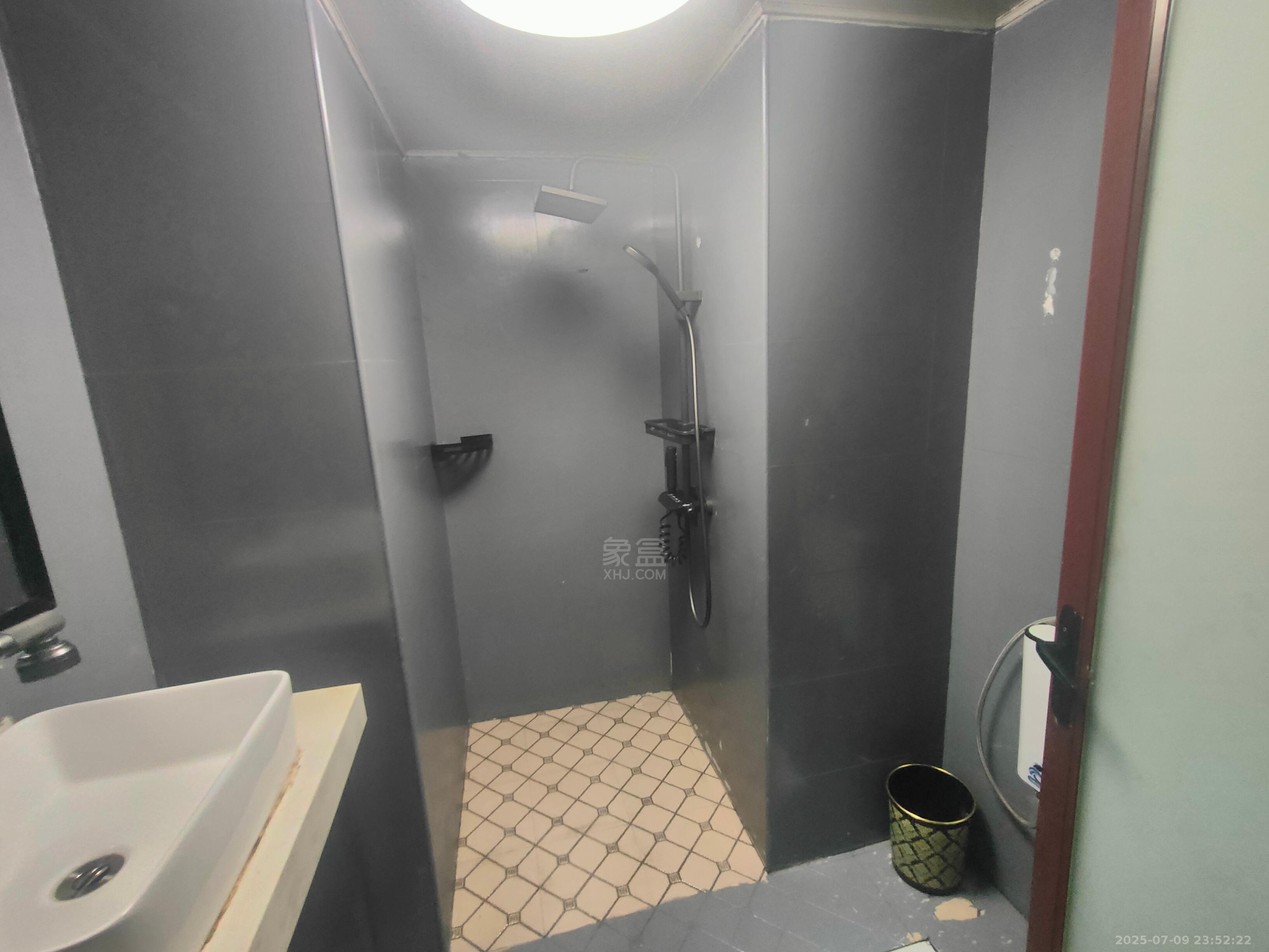 汉华国际  1室1厅1卫    1300.0元/月 汉华国际  1室1厅1卫    1300.0元/月室内图