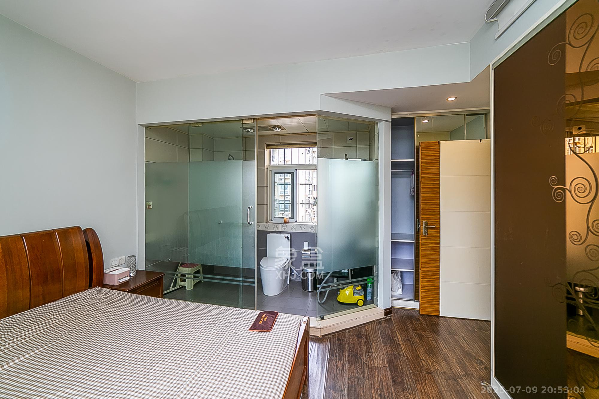 金碧文华  3室2厅2卫    84.0万卧室