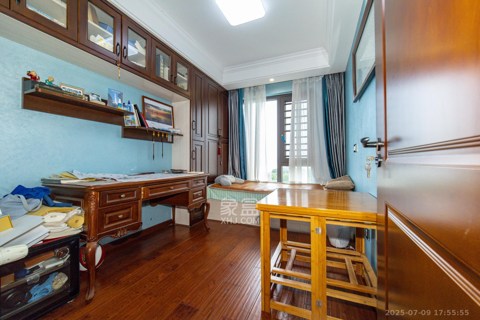 国泰九龙湾  3室2厅2卫    108.0万卧室