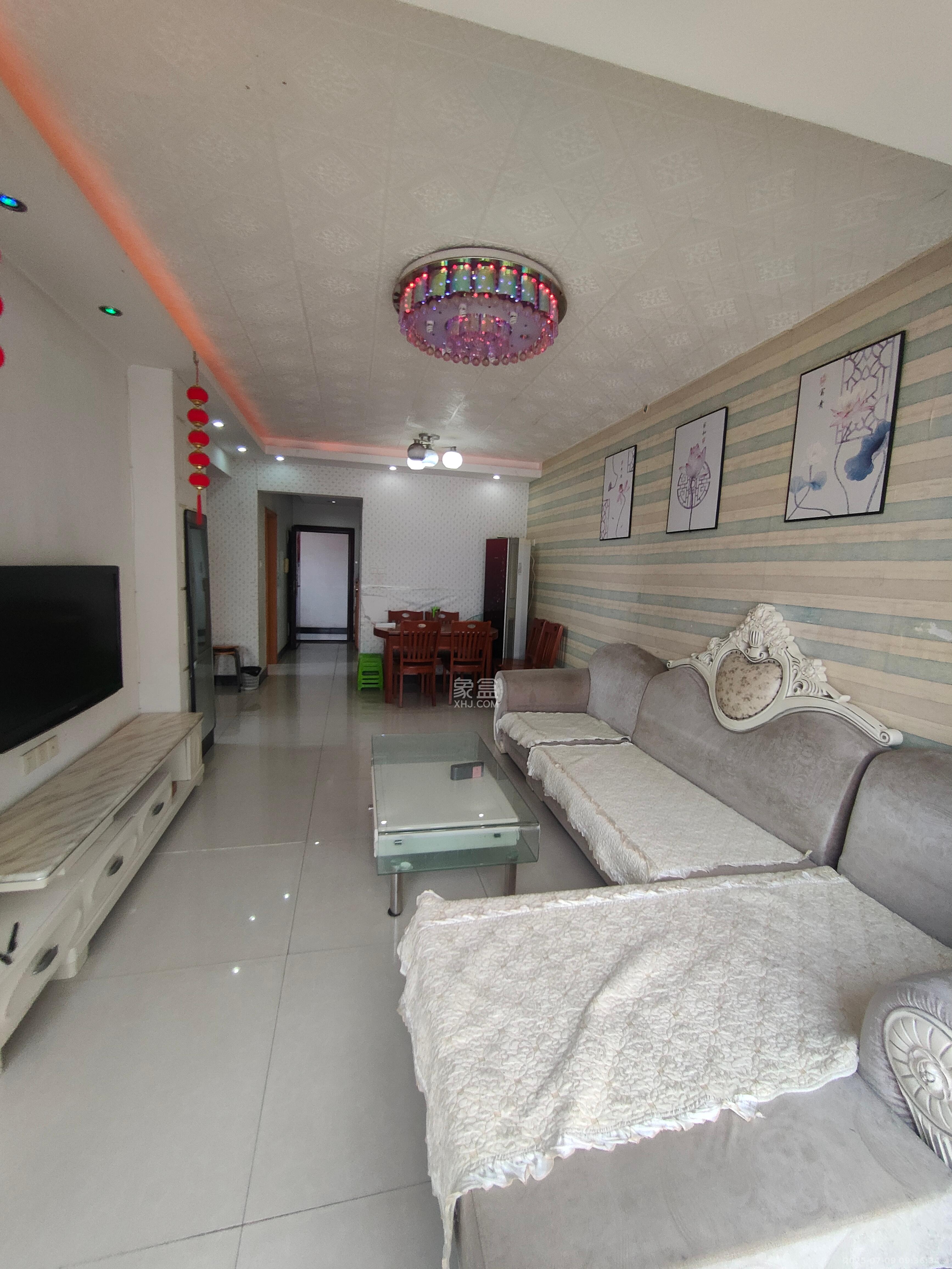 山水华景 3室2厅1卫 2400.0元/月 山水华景 3室2厅1卫 2400.0元/月室内图