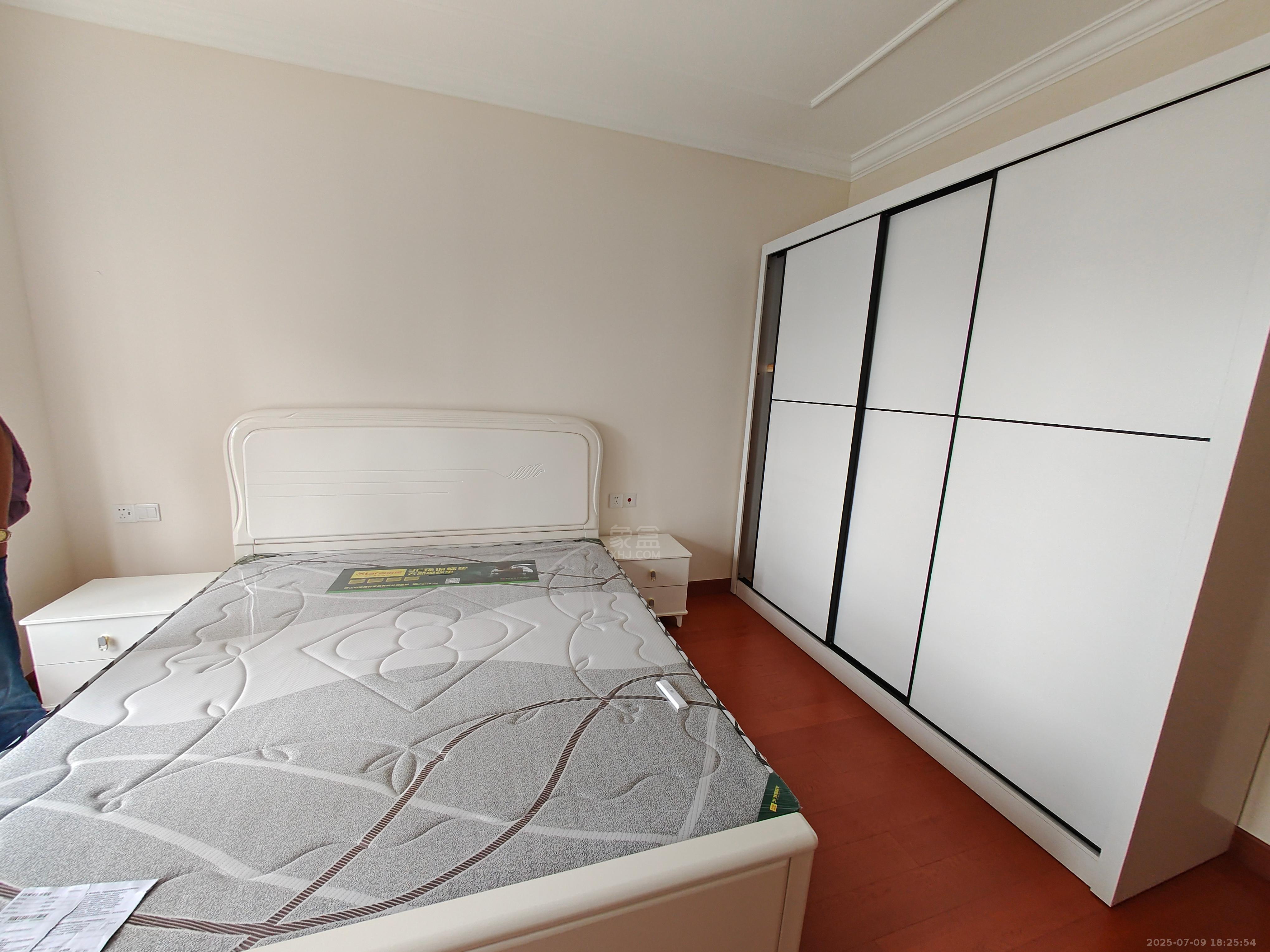 恒大华府 3室2厅1卫 2500.0元/月 恒大华府 3室2厅1卫 2500.0元/月室内图