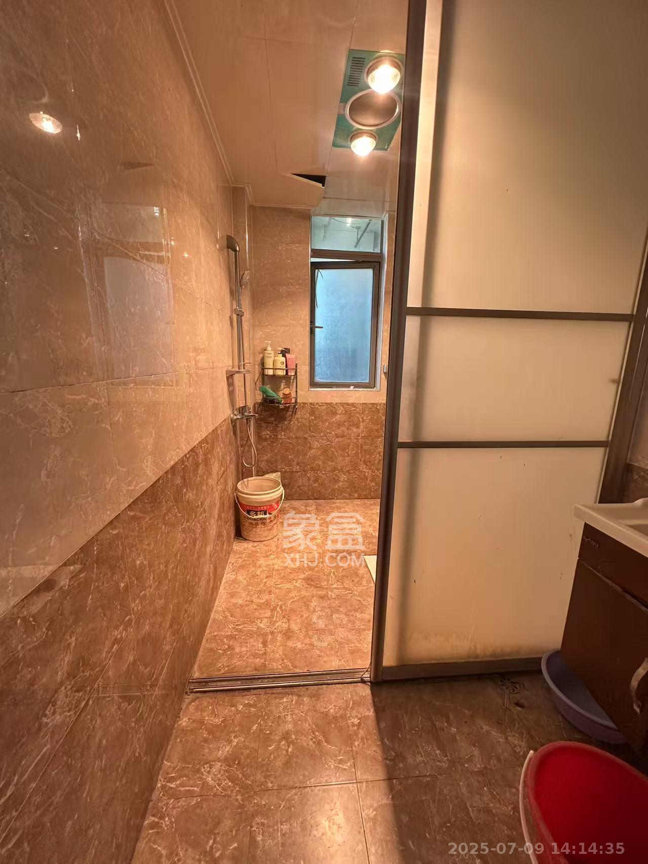 新城新世界一二三期 3室2厅2卫 3300.0元/月 新城新世界一二三期 3室2厅2卫 3300.0元/月室内图