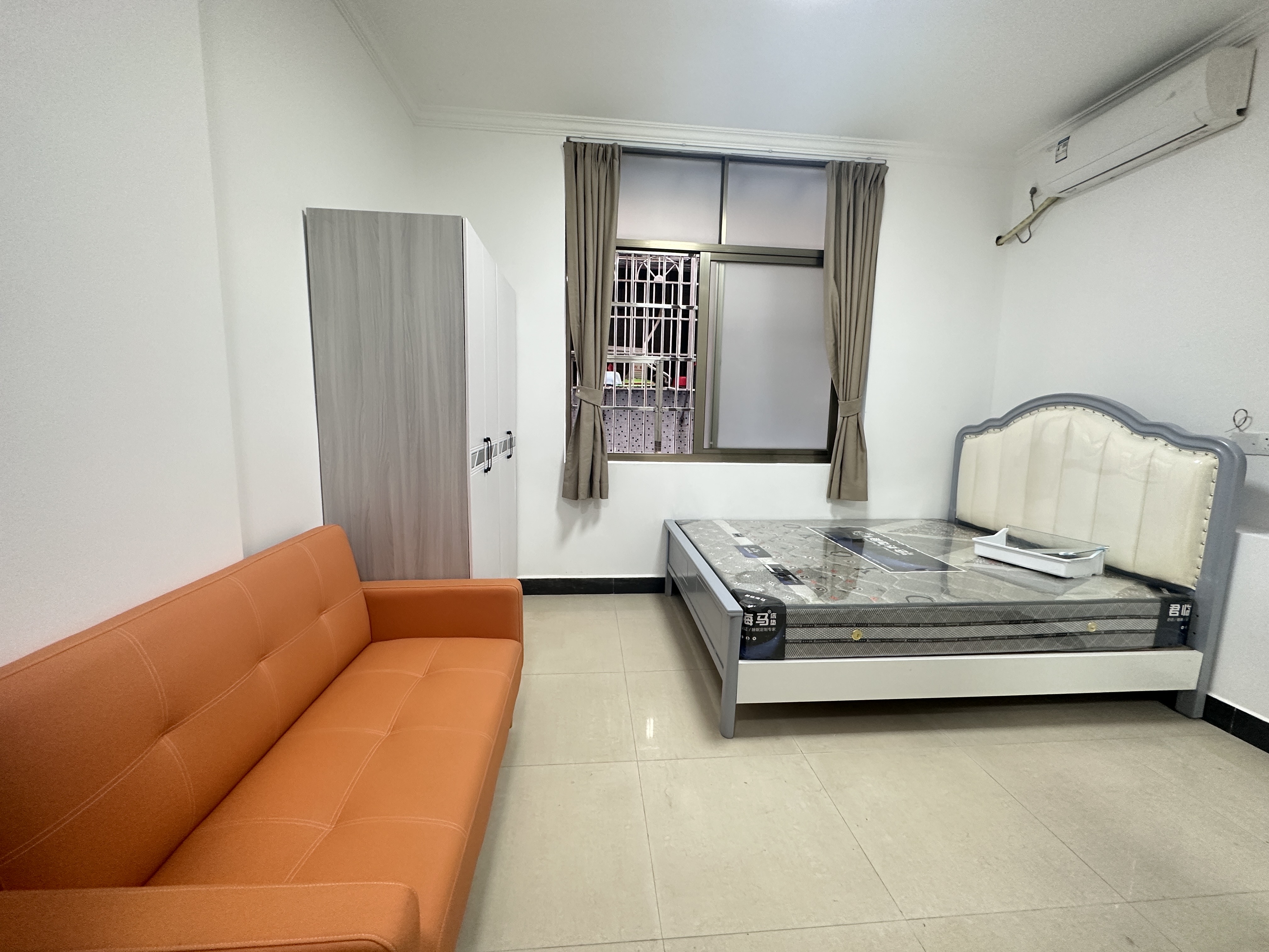 侨企大厦 1室1厅1卫 28.0万 侨企大厦 1室1厅1卫 28.0万客厅