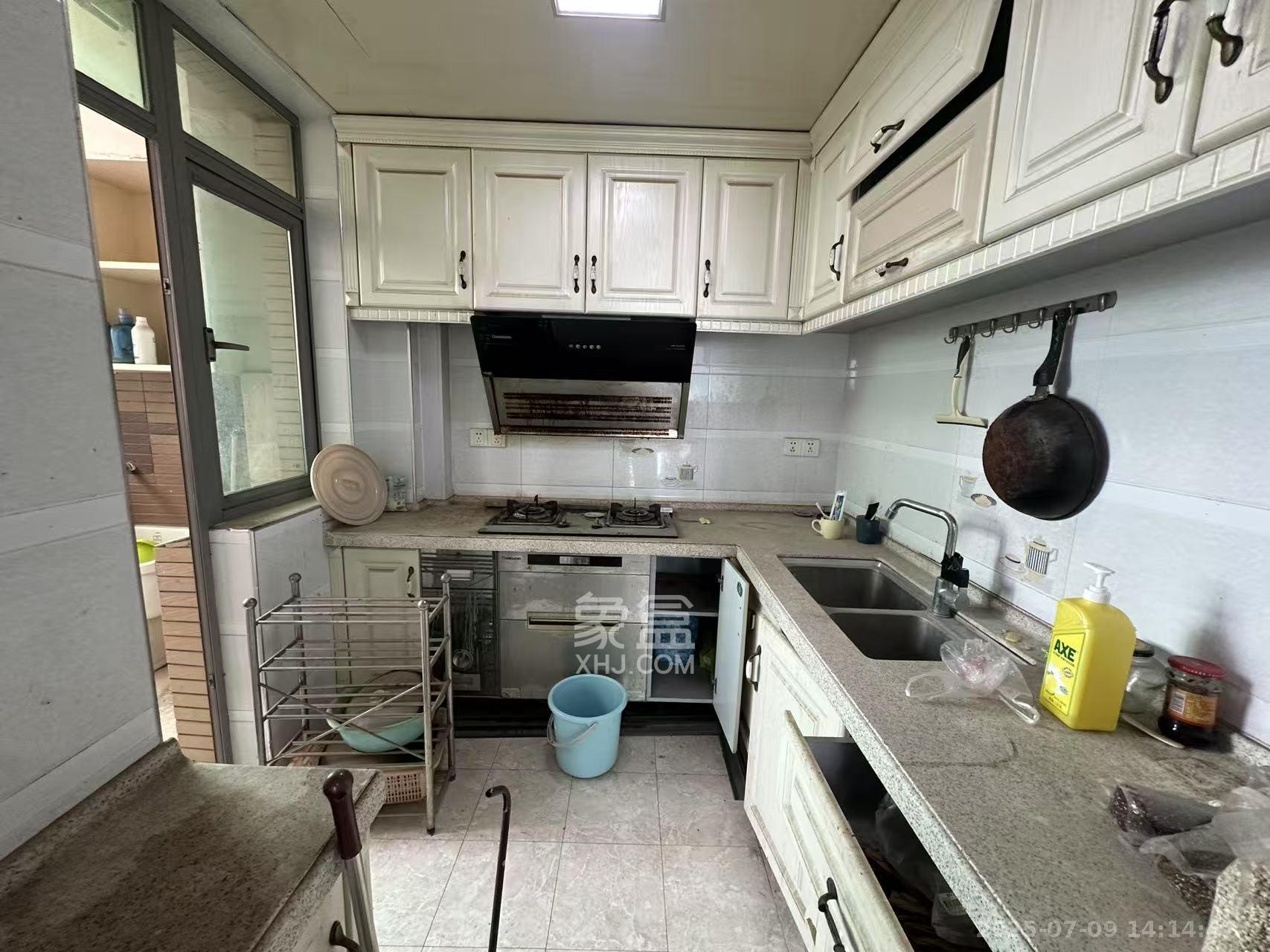 新城新世界一二三期 3室2厅2卫 3300.0元/月 新城新世界一二三期 3室2厅2卫 3300.0元/月室内图