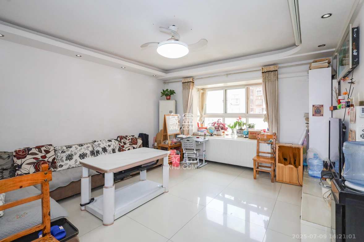 德润园  3室2厅1卫    65.0万 德润园  3室2厅1卫    65.0万客厅