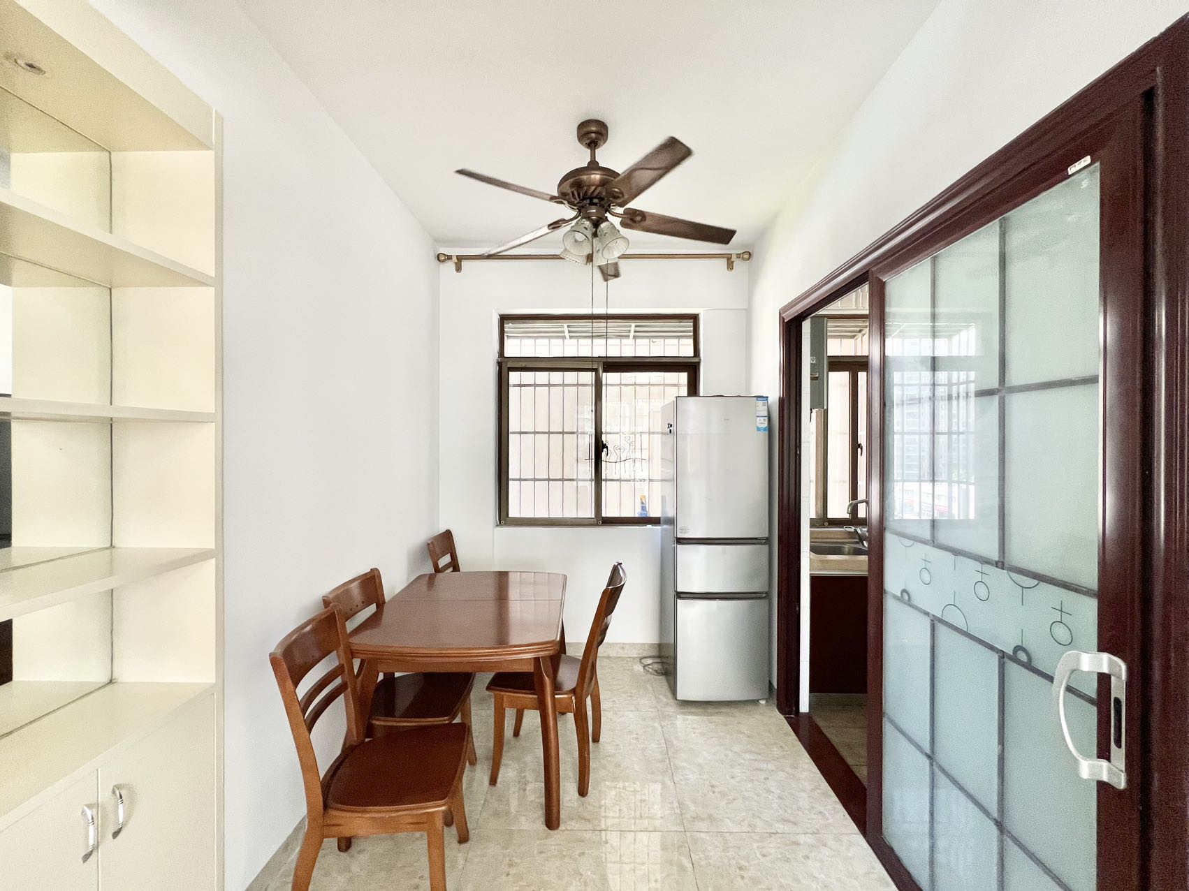 山海苑  3室2厅2卫    2400.0元/月 山海苑  3室2厅2卫    2400.0元/月室内图