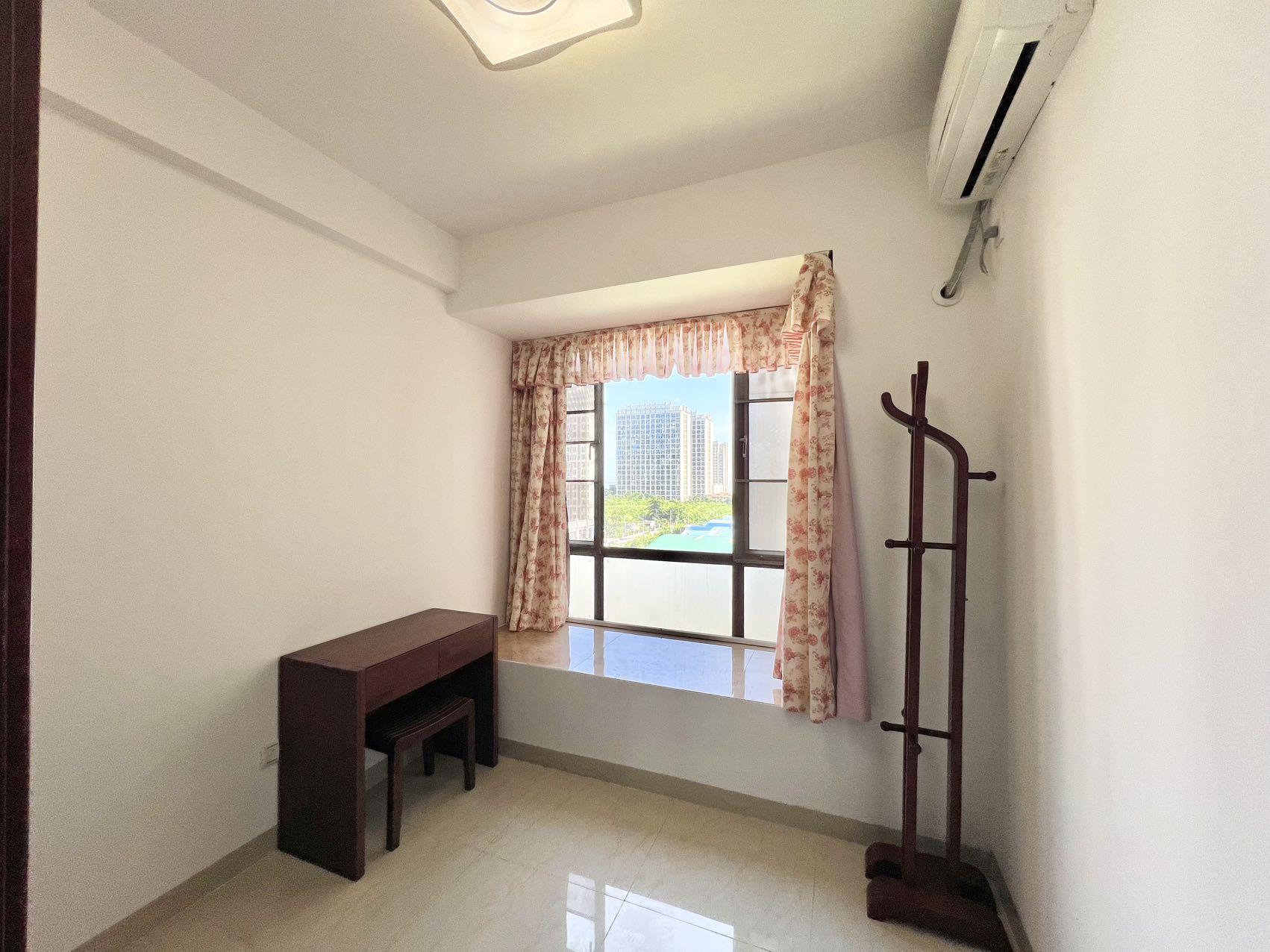 山海苑  3室2厅2卫    2400.0元/月 山海苑  3室2厅2卫    2400.0元/月室内图