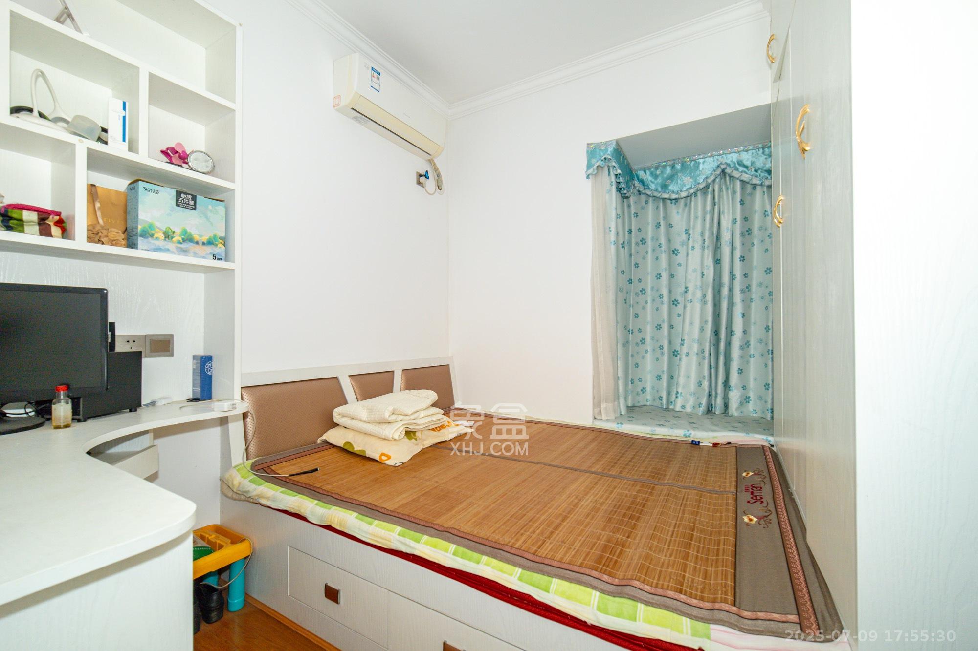 蓝山郡 3室2厅1卫 56.8万 蓝山郡 3室2厅1卫 56.8万卧室