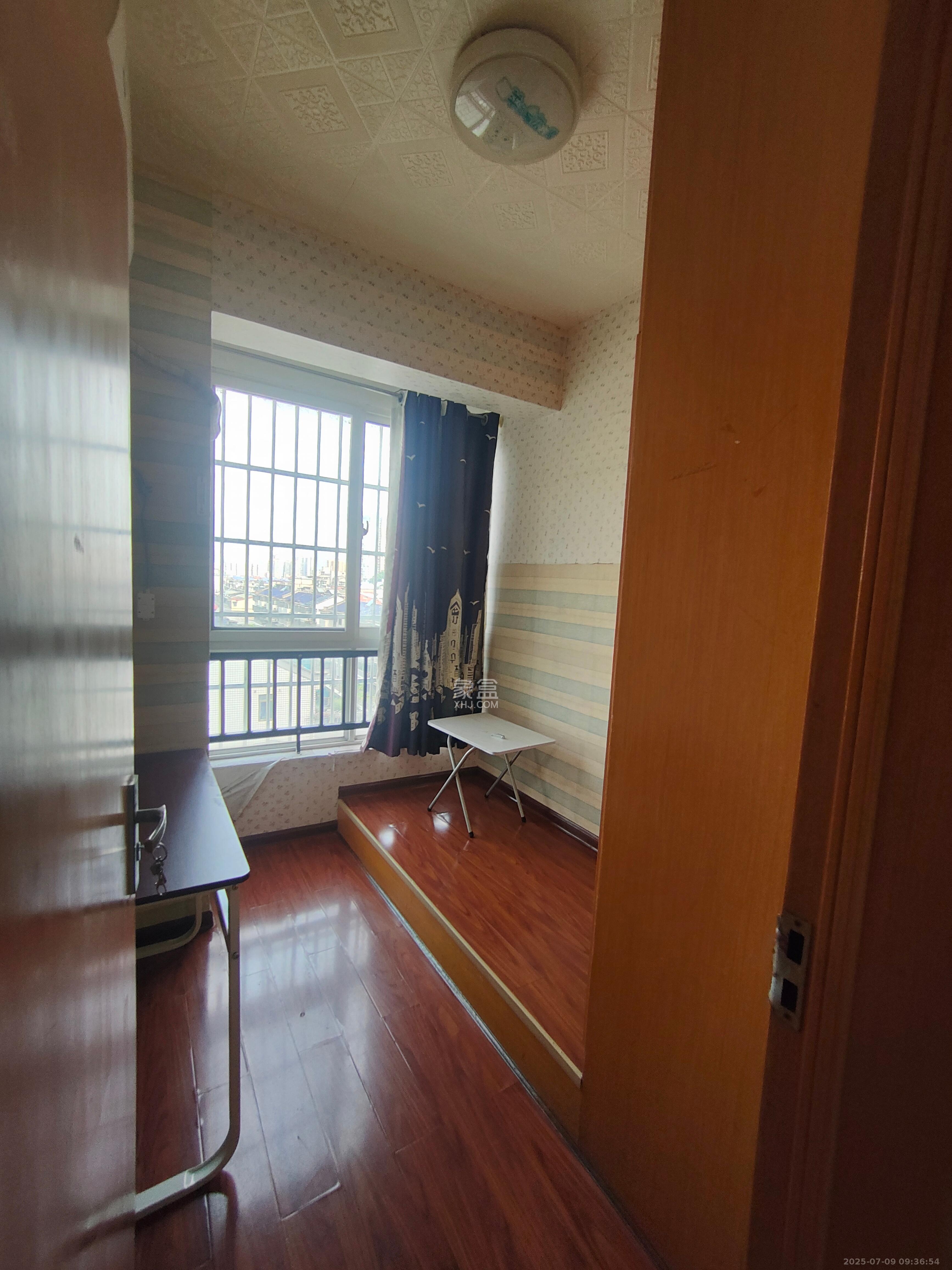 山水华景 3室2厅1卫 2400.0元/月 山水华景 3室2厅1卫 2400.0元/月室内图